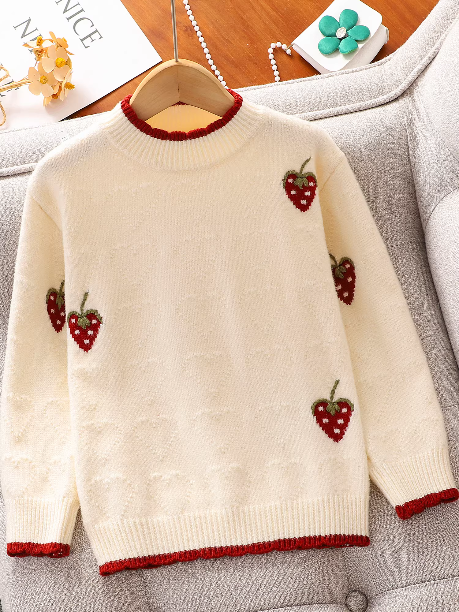 Áo len đỏ bé gái thu đông mới 2025 dày dặn dệt kim cho bé gái lớn áo lót mùa đông Giáng sinh