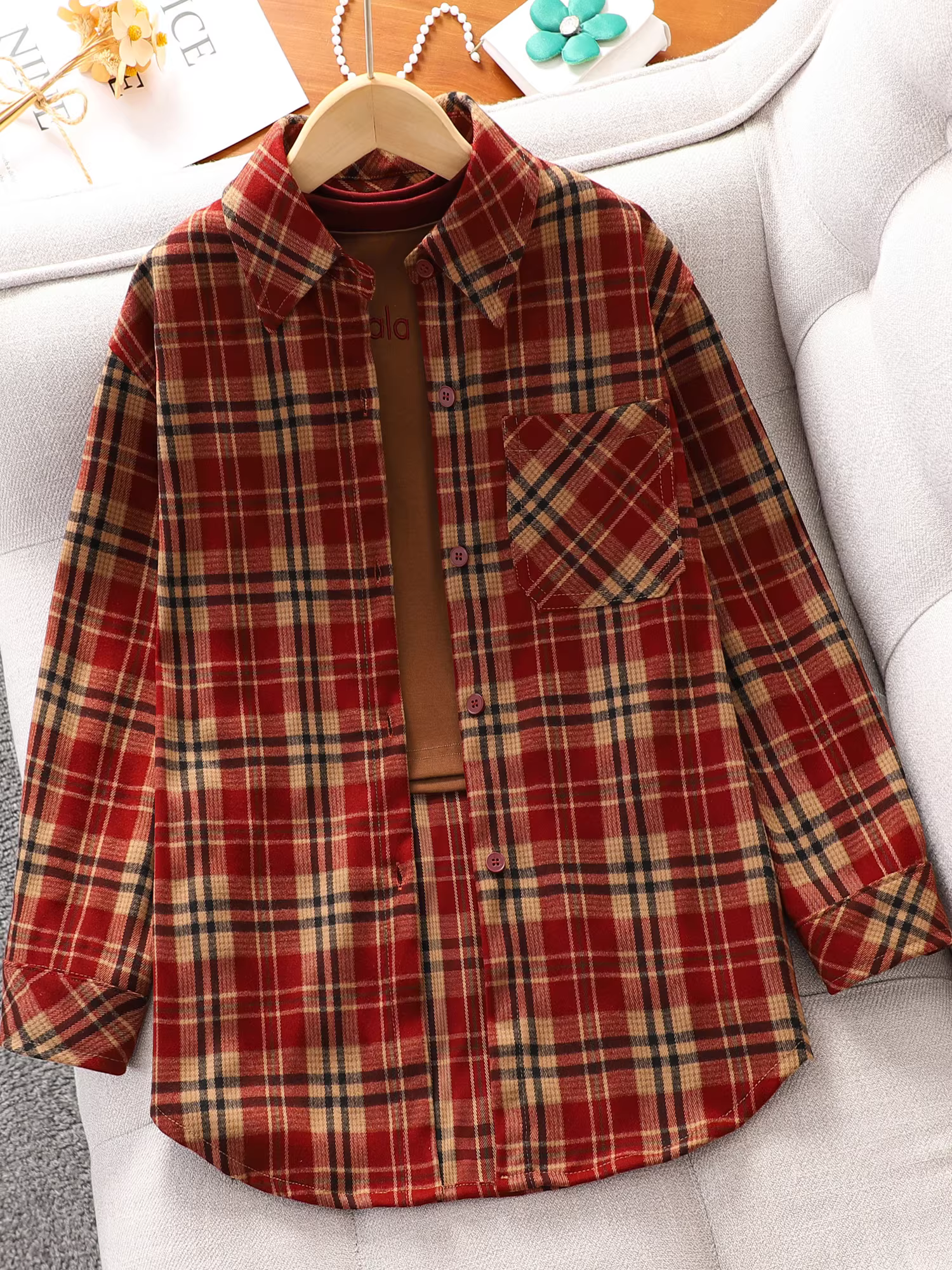 Áo sơ mi nữ 2025, quần áo thu mới cho các cô gái lớn tuổi, áo khoác kẻ caro thường ngày, áo kiểu rộng rãi, tôn dáng cho mùa xuân và thu