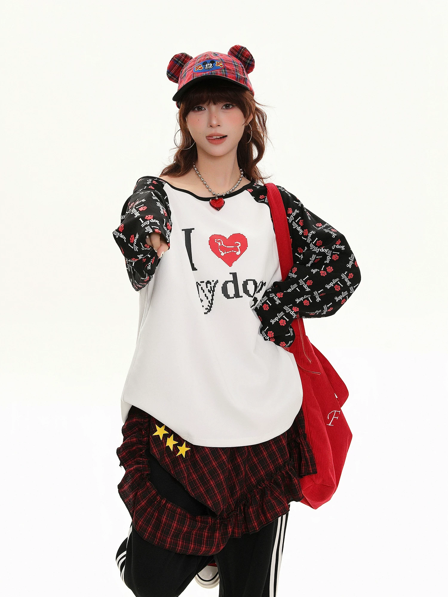 Áo thun dài tay raglan in hình trái tim phong cách retro Mỹ Bulu Biscuit dành cho nữ, áo trễ vai ngọt ngào mùa thu hợp thời trang.