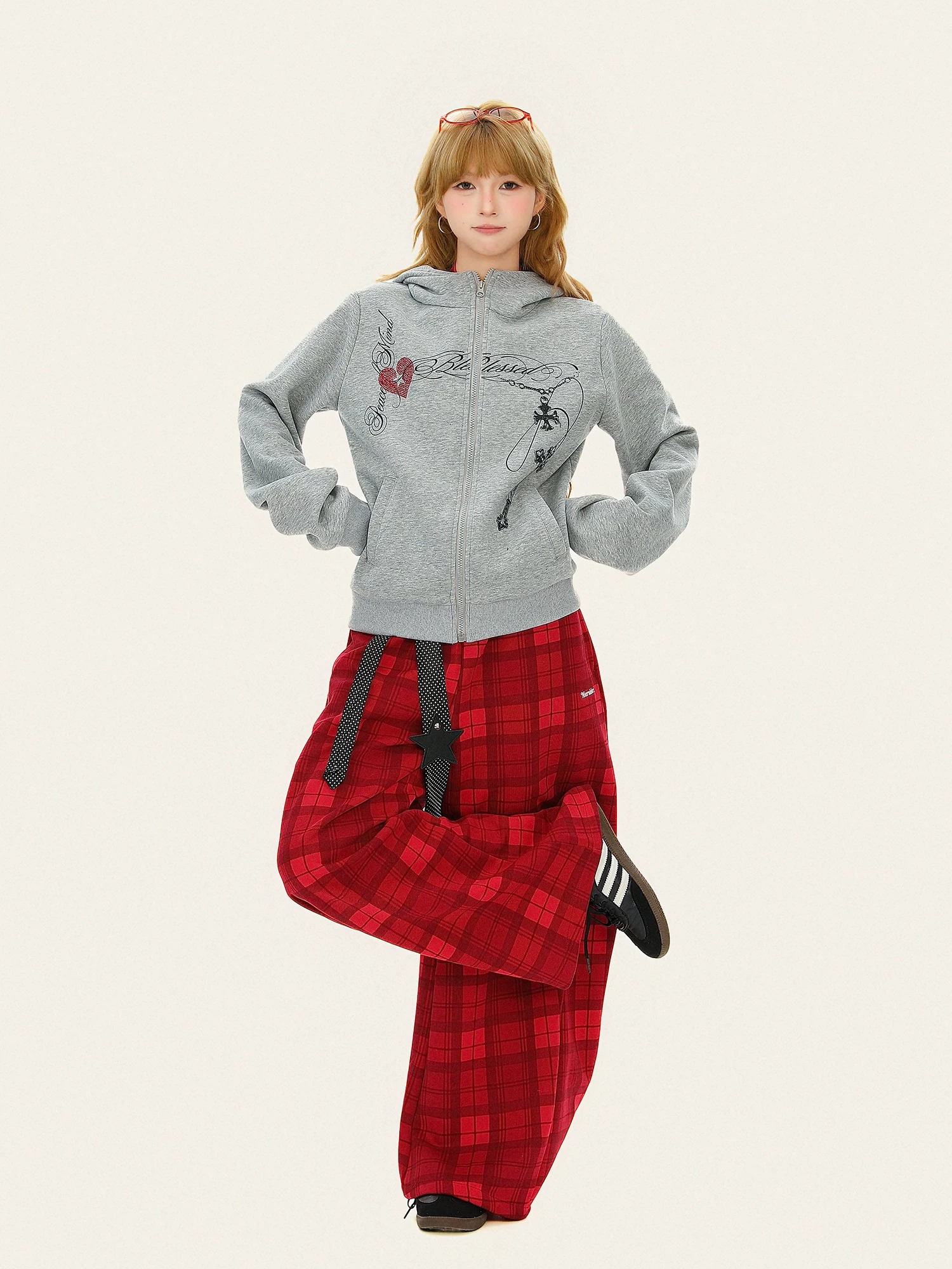 Áo nỉ có mũ trùm đầu hình sừng quỷ in chữ ngọt ngào dành cho nữ, áo khoác cardigan dáng rộng cho mùa thu đông.
