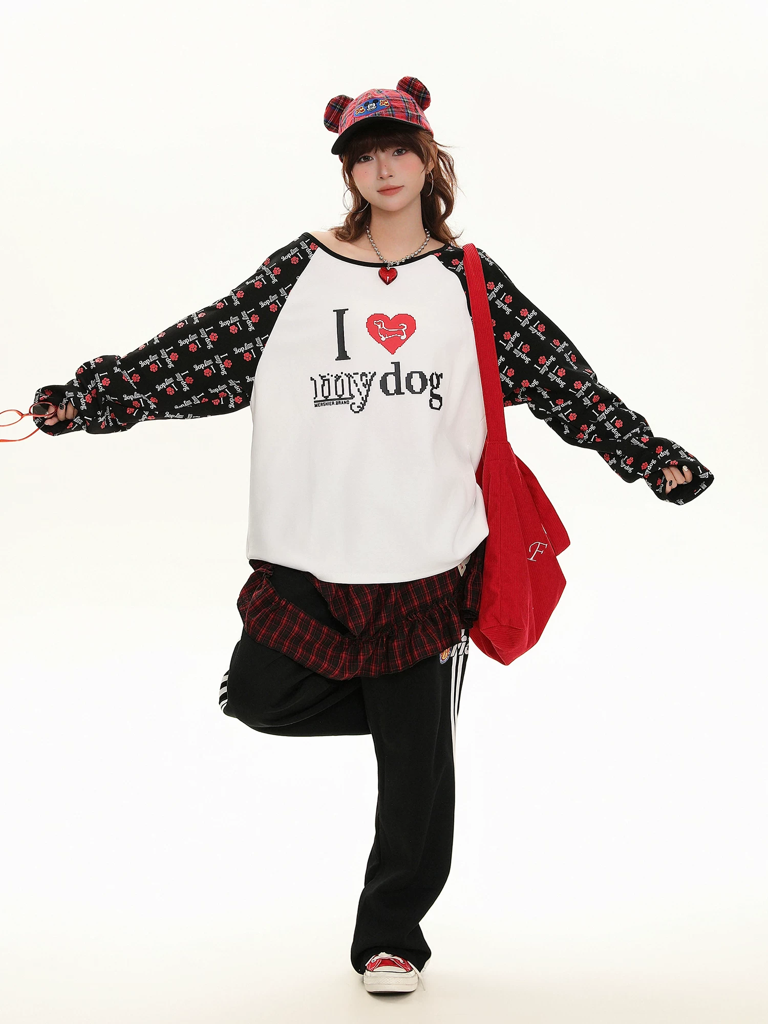 Áo thun dài tay raglan in hình trái tim phong cách retro Mỹ Bulu Biscuit dành cho nữ, áo trễ vai ngọt ngào mùa thu hợp thời trang.