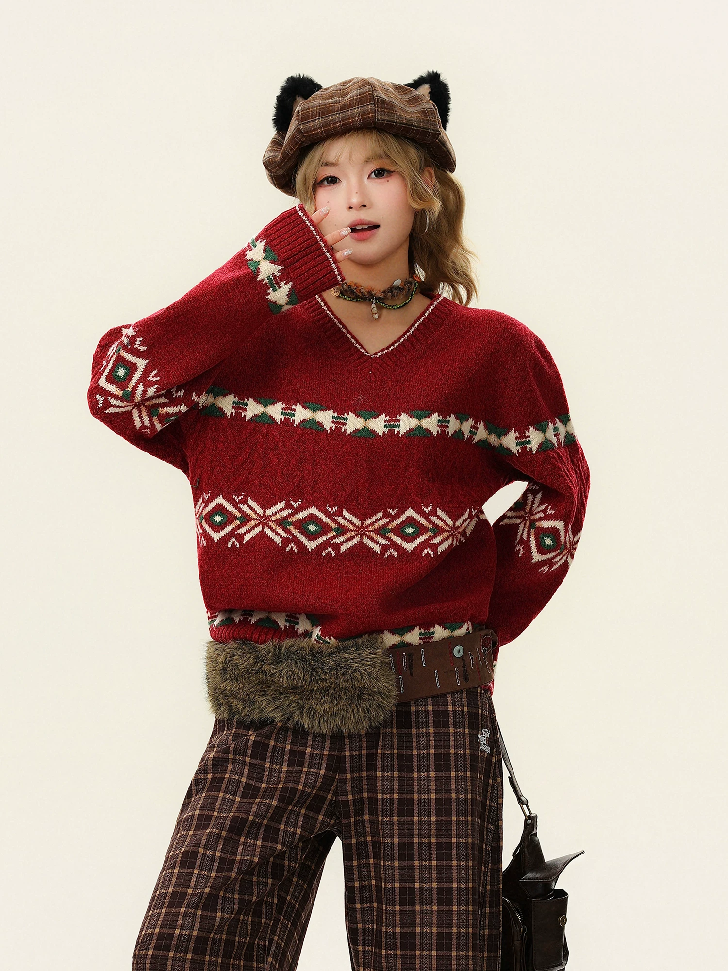Áo len cổ chữ V Bulu Biscuit retro Fair Isle dành cho nữ, phong cách nhẹ nhàng mùa thu đông, áo dệt kim dáng rộng và thoải mái.