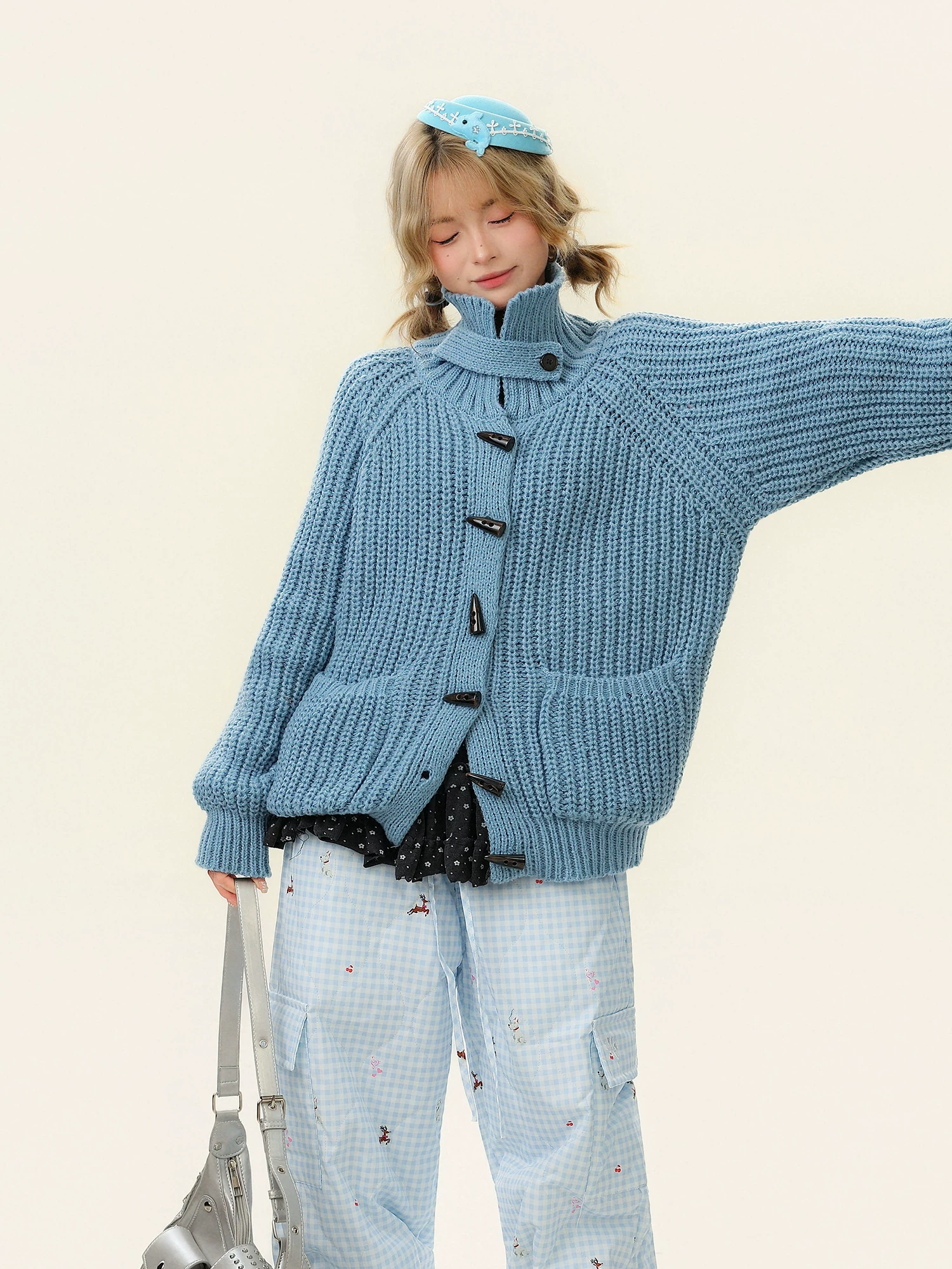 Áo len cổ đứng cài khuy sọc dày màu xanh dành cho nữ, áo khoác cardigan dệt kim đa năng dài vừa phải cho mùa thu đông.