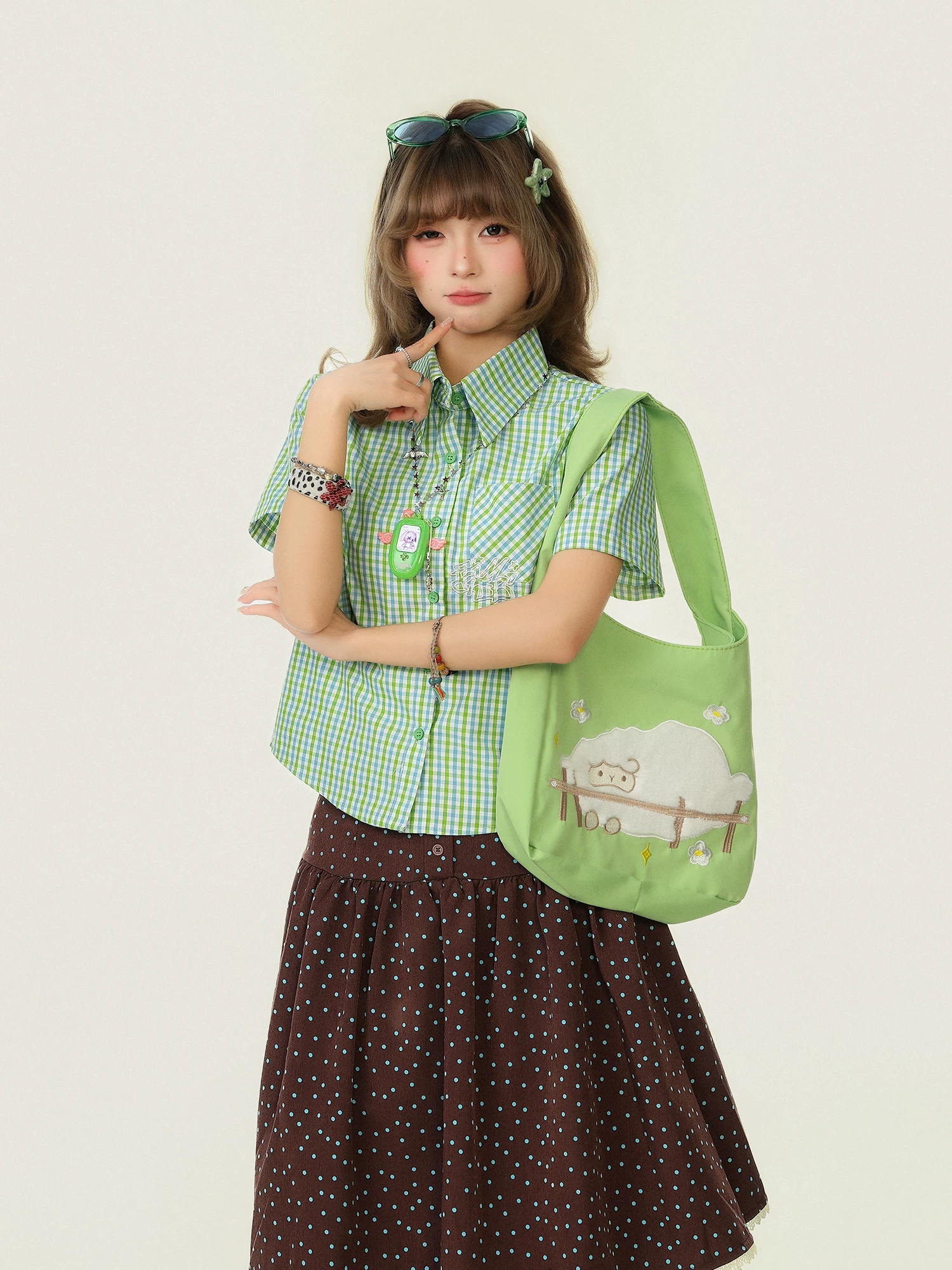 Áo sơ mi ngắn tay cổ polo kẻ sọc thêu chữ cho nữ, áo crop top dáng ôm mùa hè.