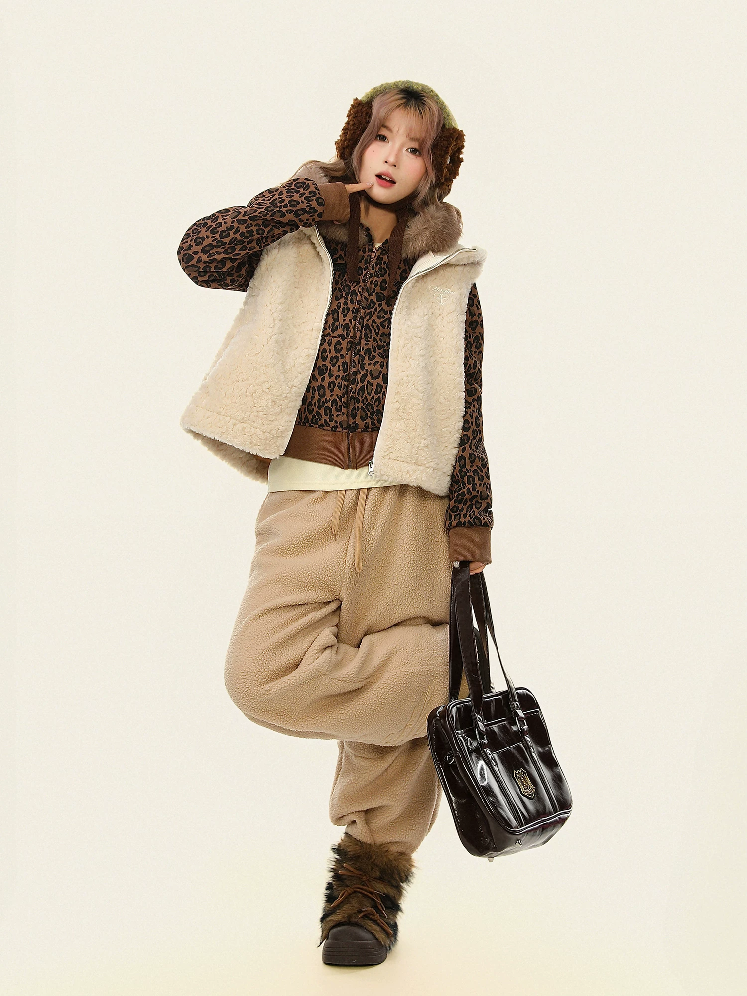Bulu Biscuit American Retro Lamb Wool Layered Áo khoác có mũ trùm đầu dành cho nữ Áo khoác cotton ấm áp mùa đông có lông thú dành cho nữ.
