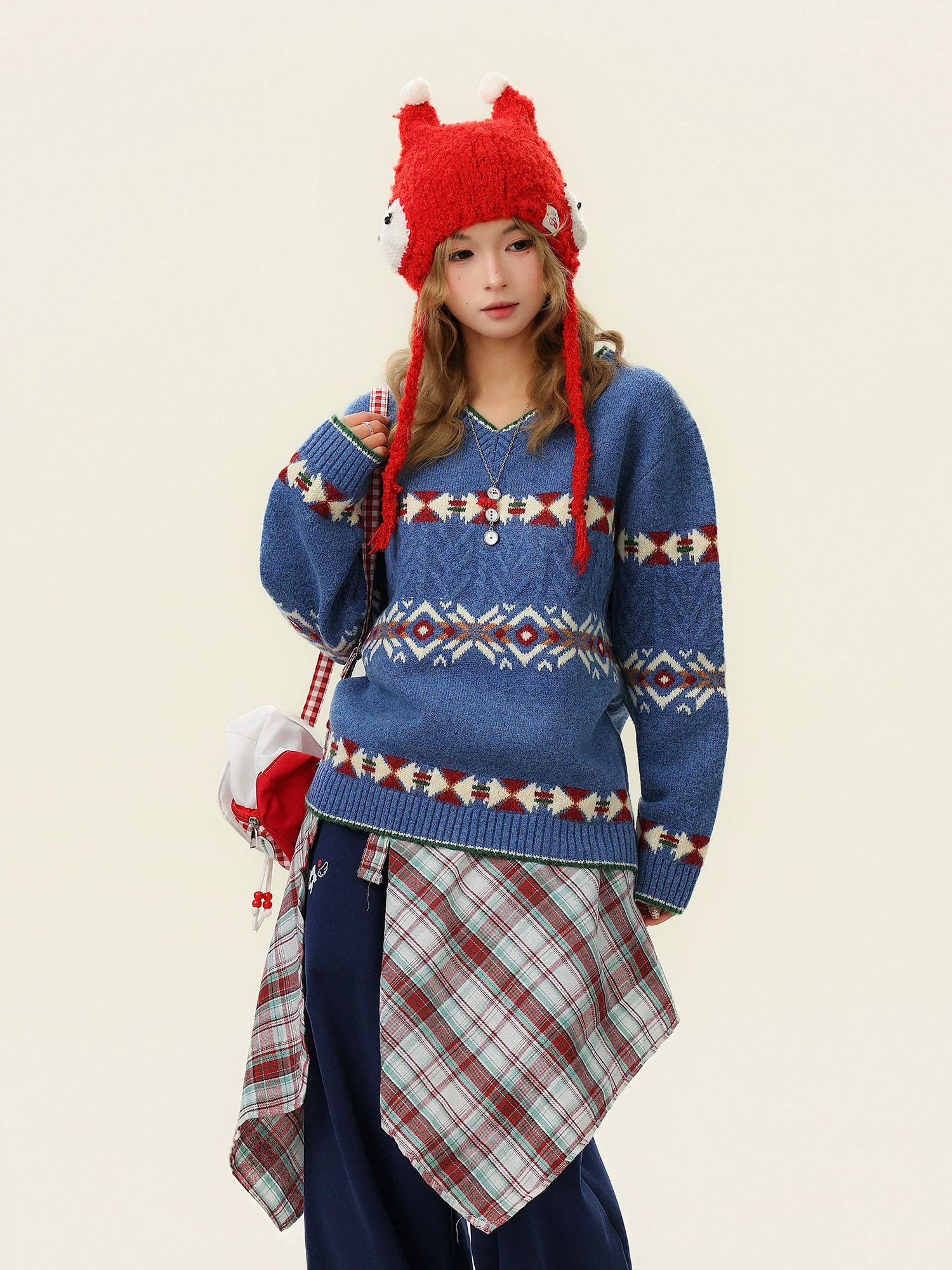 Áo len cổ chữ V Bulu Biscuit retro Fair Isle dành cho nữ, phong cách nhẹ nhàng mùa thu đông, áo dệt kim dáng rộng và thoải mái.