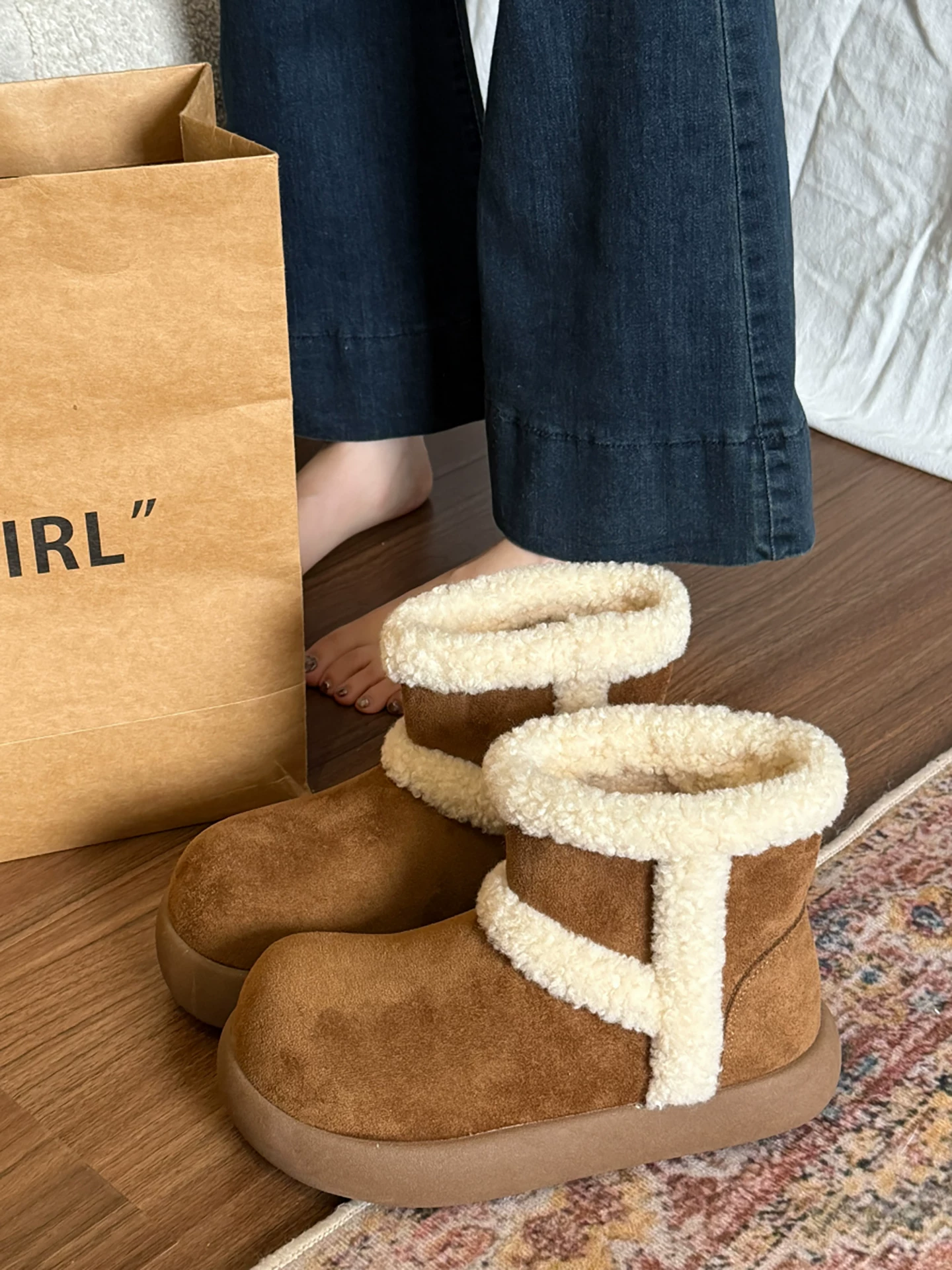 Giày bốt tuyết đế dày lót lông cừu kiểu retro dành cho nữ, giày cotton giữ ấm tăng chiều cao kiểu Birkenstock mùa đông mới năm 2025.