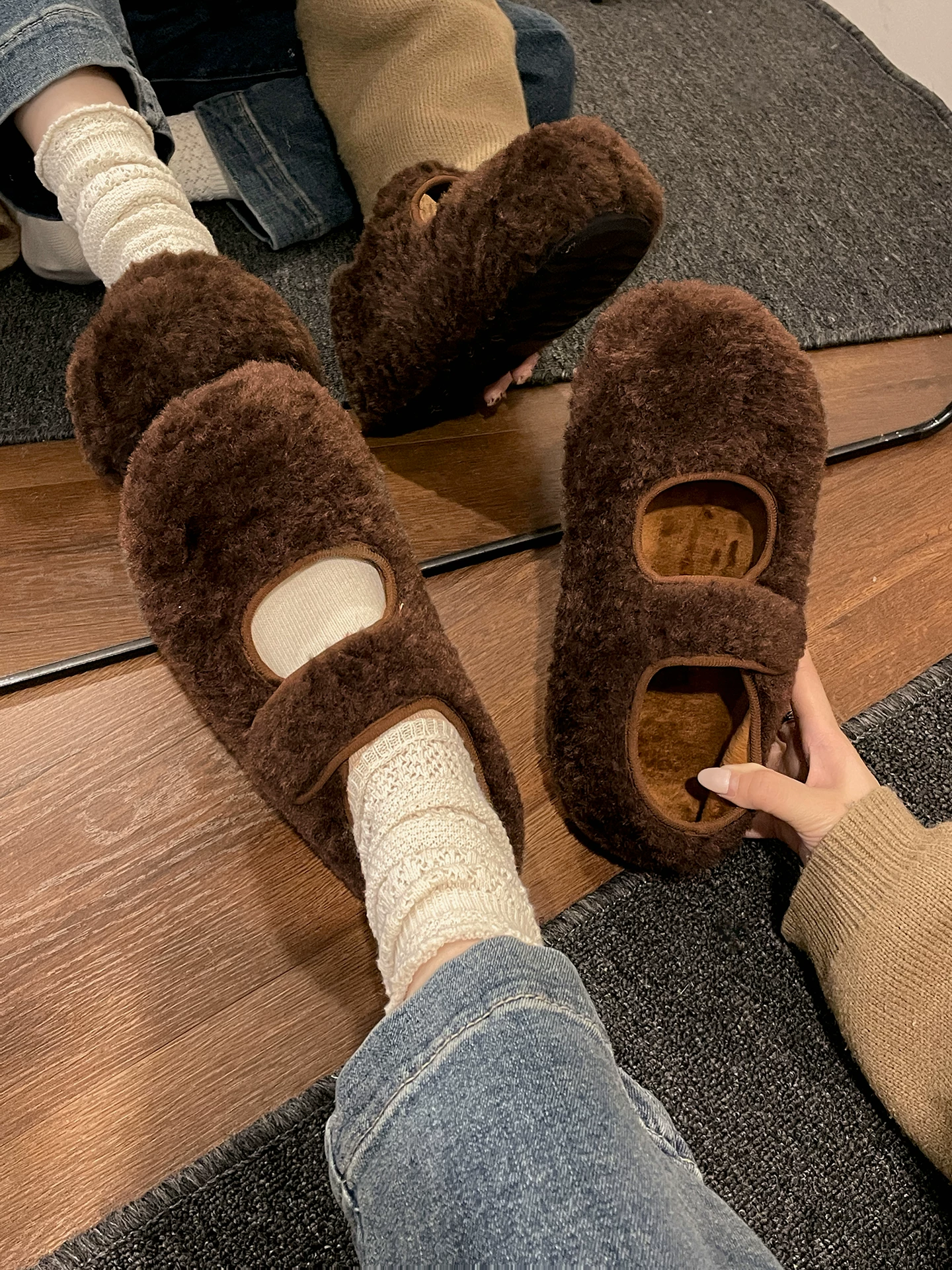 Giày lông dày đế dày màu xám Nan Zai Nan dành cho nữ, mẫu mới mùa thu đông 2025, giày bông kiểu Birkenstock giữ ấm khi đi ngoài trời.