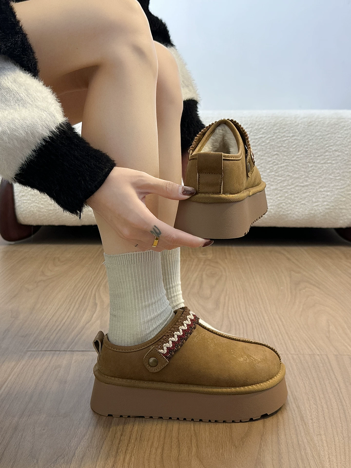 Giày Birkenstock đế dày lót nhung màu nâu cổ điển dành cho nữ, mẫu mới mùa đông 2025, giữ ấm, kiểu dép bông đi tuyết