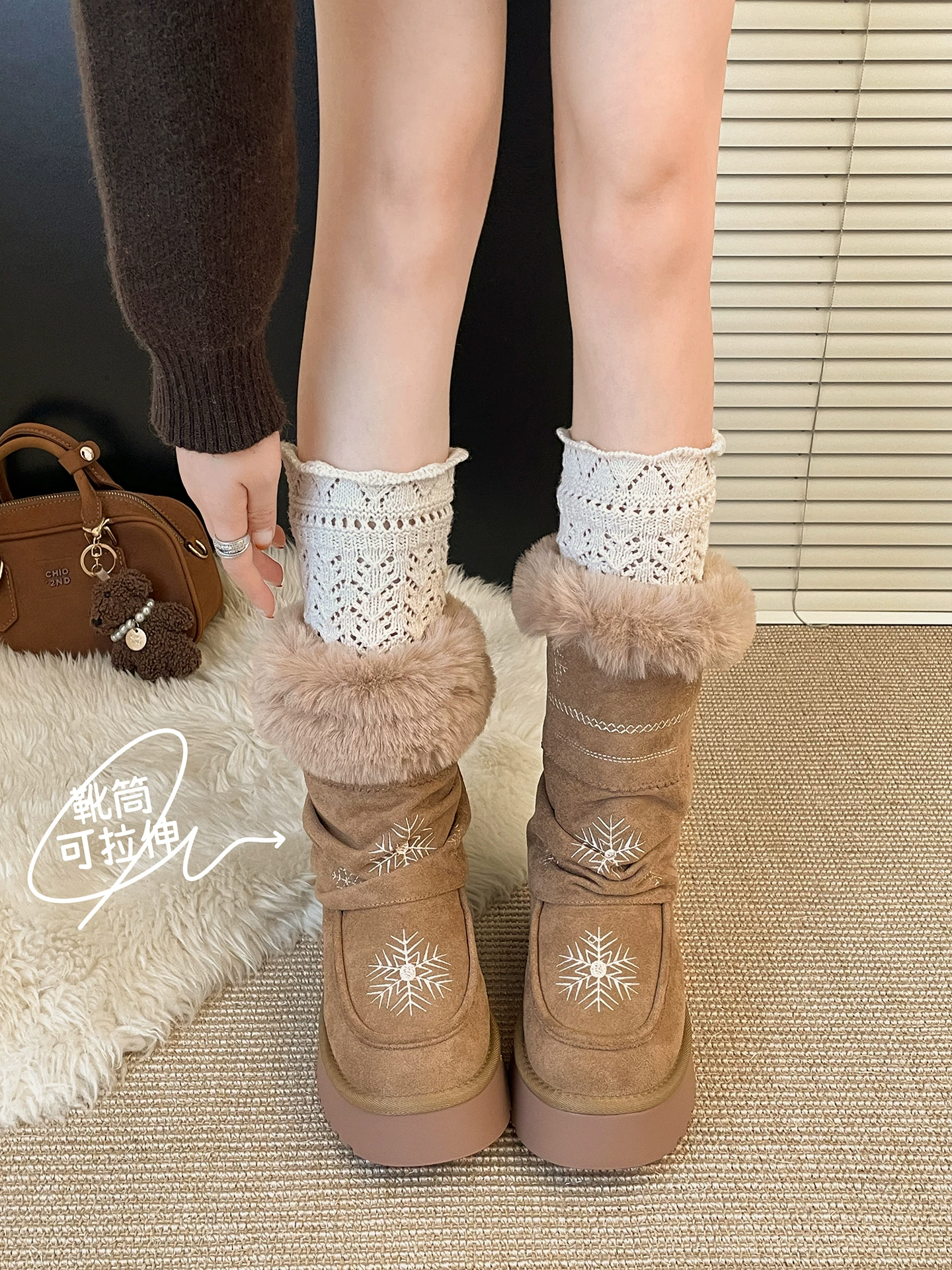 Giày bốt tuyết đế dày lót lông cừu phổ biến dành cho nữ, mẫu mới mùa đông 2025, giày bông giữ ấm tăng chiều cao kiểu Đông Bắc.