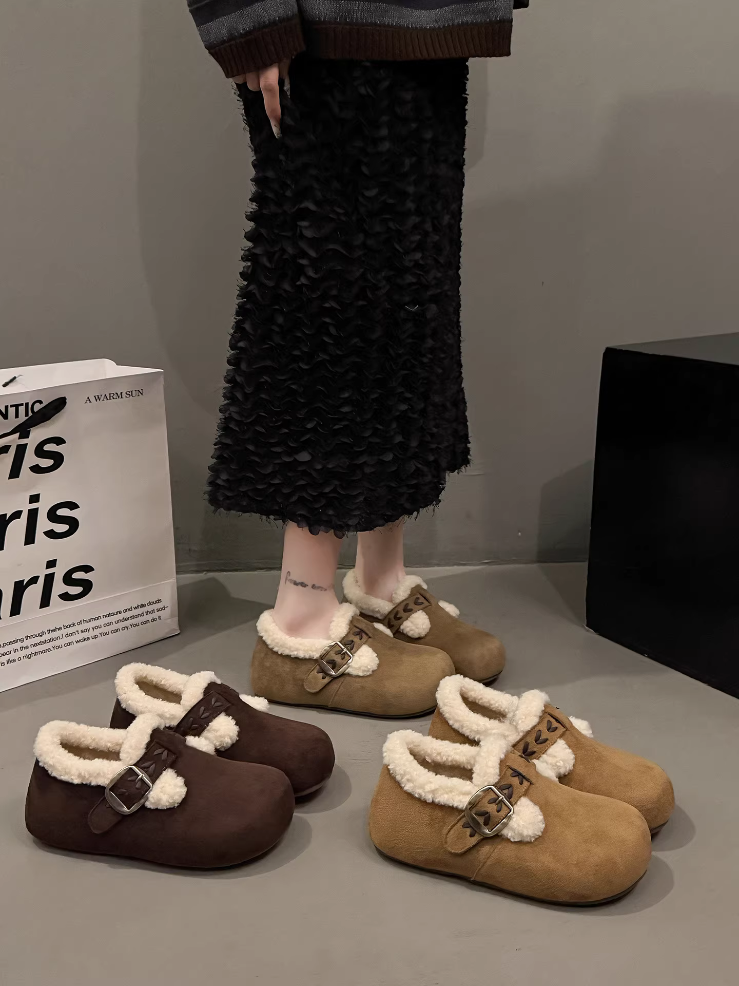 Giày bông giữ ấm đế dày lót lông cừu màu nâu cổ điển dành cho nữ, kiểu mới mùa đông 2025, giày Birkenstock giữ ấm và tăng chiều cao dành cho phụ nữ nhỏ nhắn