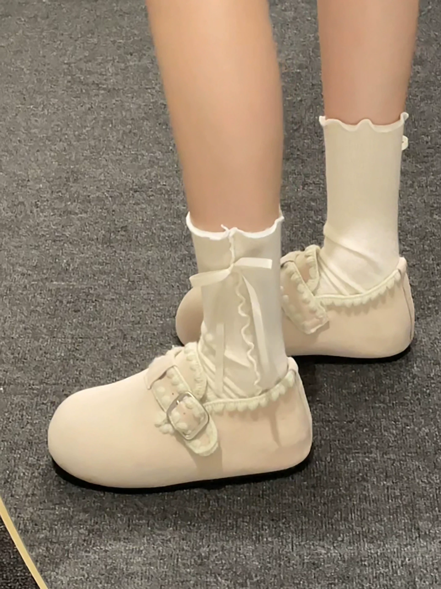 Giày đế xuồng kiểu Birkenstock màu trắng cổ điển dành cho nữ, bộ sưu tập thu đông 2025, phù hợp với chân váy, đế mềm, giày đơn giản đa năng.