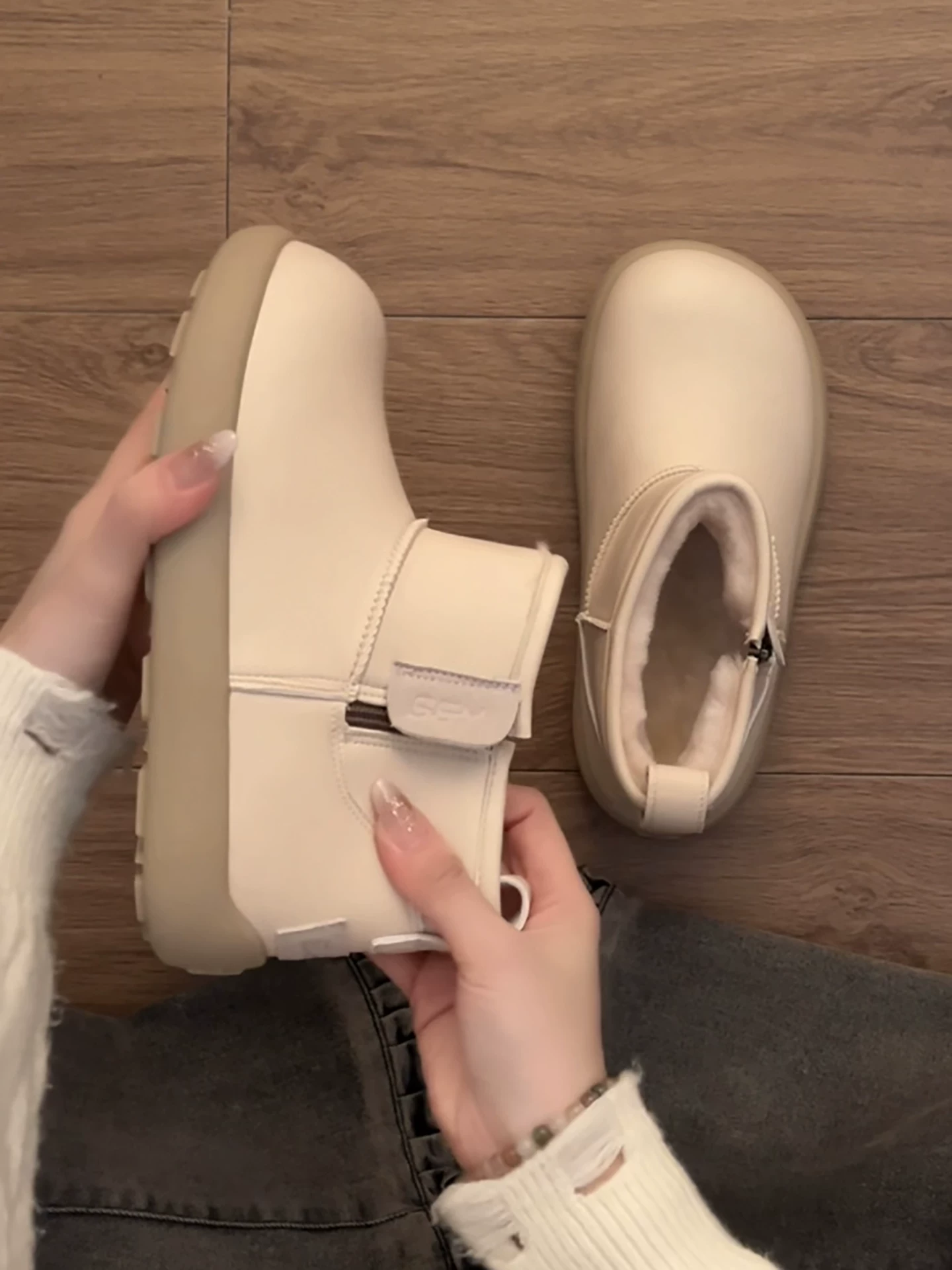 Giày bốt tuyết đế dày kiểu Pháp cổ điển màu trắng dành cho nữ, mẫu mới mùa đông 2025, giữ ấm, chống trơn trượt, chất liệu cotton kiểu Birkenstock