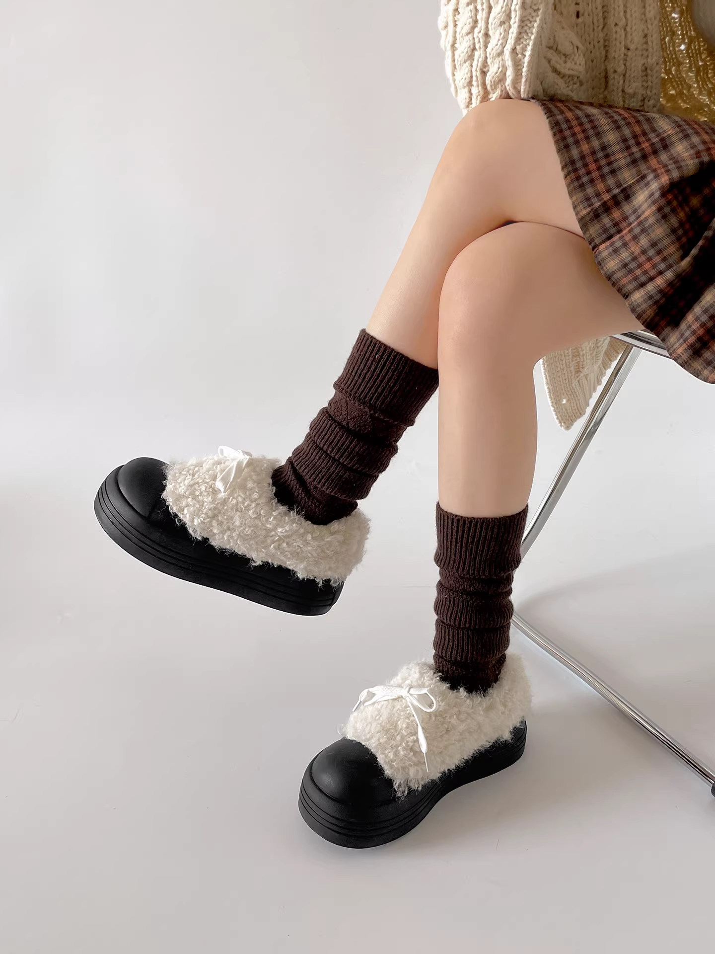 Giày bốt lông dày đế dày phong cách retro Nam Trung Quốc dành cho nữ 2025, giày mùa đông mới lót lông cừu dày giữ ấm bằng cotton.