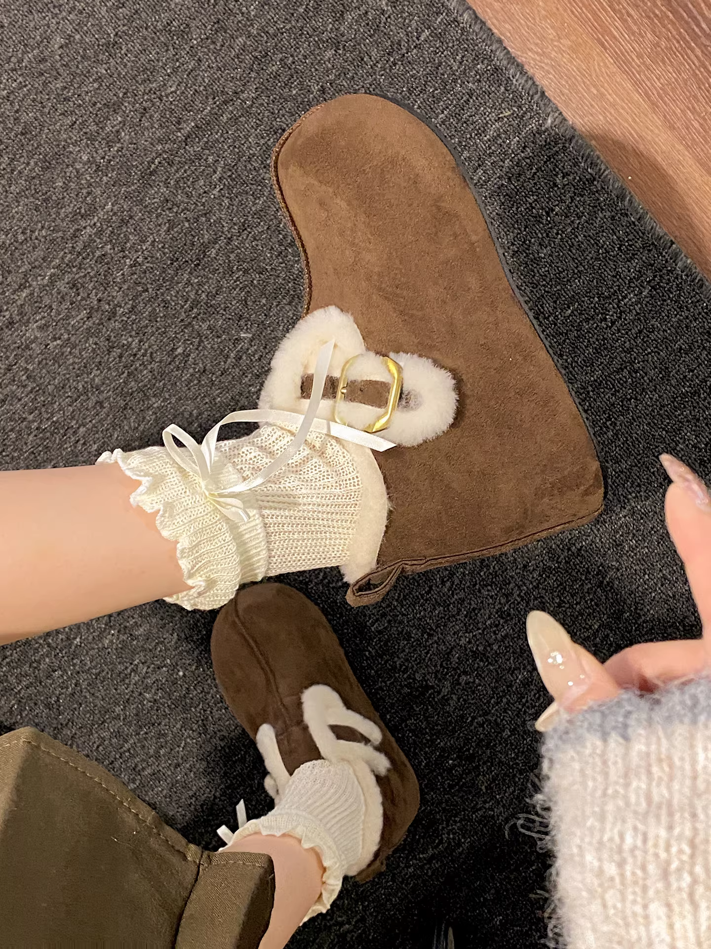 Giày bông dày lót lông cừu đế dày giữ ấm mùa đông dành cho nữ, kiểu dáng retro, tăng chiều cao, chống trơn trượt, bảo vệ toàn diện, kiểu Birkenstock, mẫu mới 2025