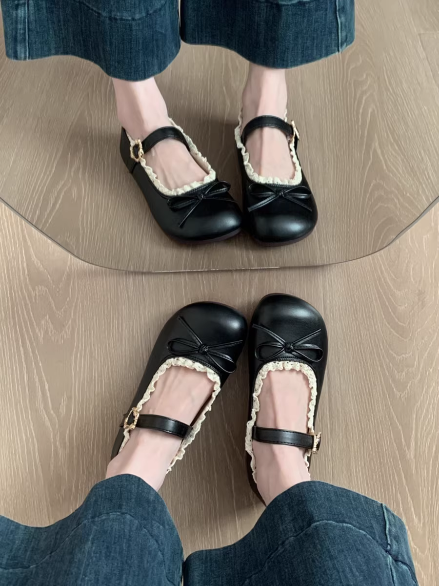 Giày bệt nữ kiểu Pháp cổ điển màu đỏ, mẫu mới thu đông 2025, thích hợp phối cùng chân váy, kiểu Mary Jane.