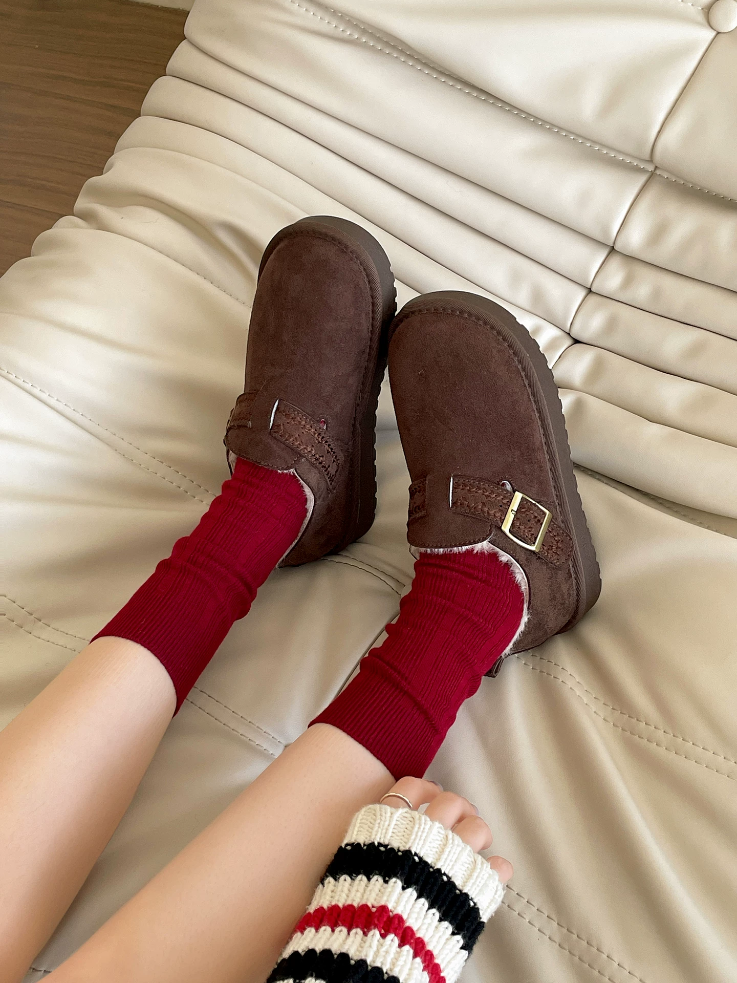 Giày bông đi tuyết đế dày, lót lông cừu, chống trơn trượt dành cho nữ, mặc ngoài trời mùa đông, mẫu mới 2025, tăng chiều cao mùa đông, giày Birkenstock ấm áp.