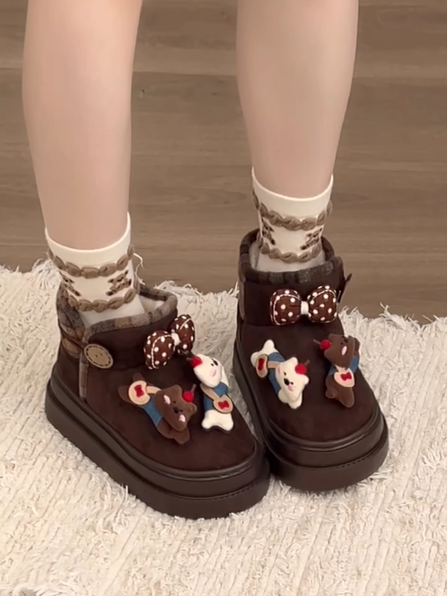 Giày bốt tuyết nữ đế dày chống trơn kiểu cổ điển màu nâu, mẫu mới mùa đông 2025, giữ ấm lót lông cừu, dày dặn