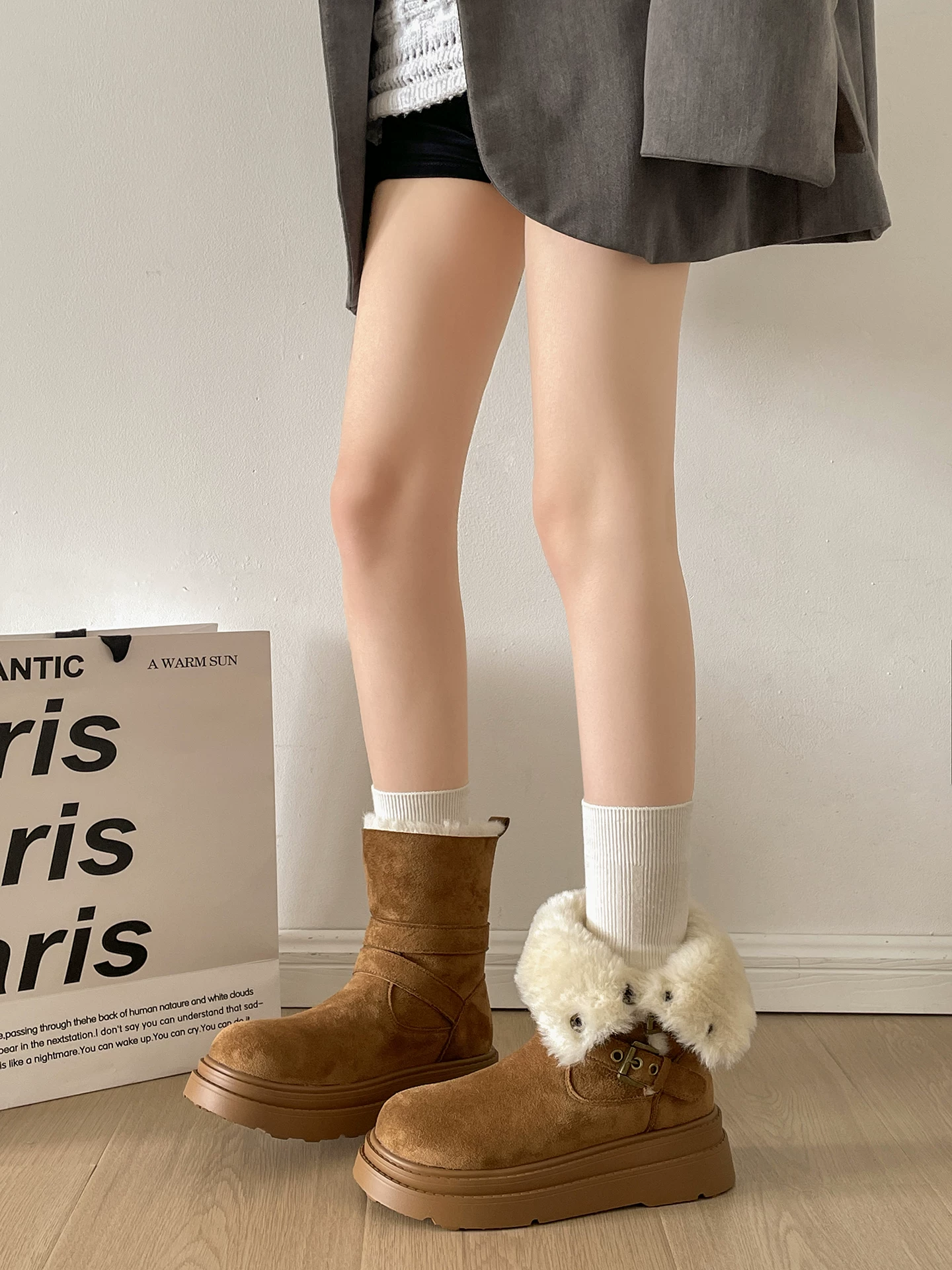 Giày bốt tuyết đế dày lót lông cừu kiểu cổ điển Nam Trung Quốc dành cho nữ 2025 Mẫu mới mùa đông ấm áp đi ngoài trời kiểu Birkenstock bằng vải cotton