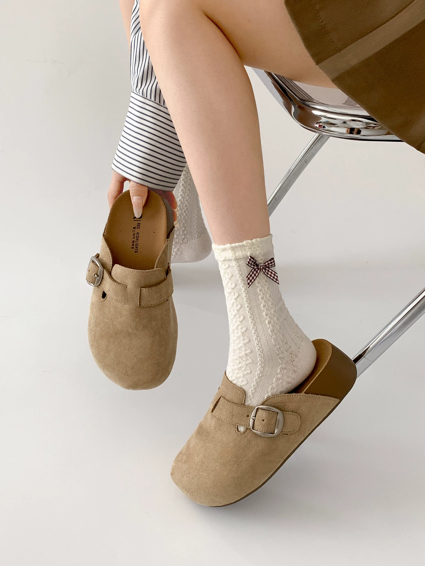 Dép nữ đế dày chống trơn kiểu retro, áo khoác ngoài mùa thu, kiểu mới 2025, phối cùng váy, giày Birkenstock nửa đế màu vàng