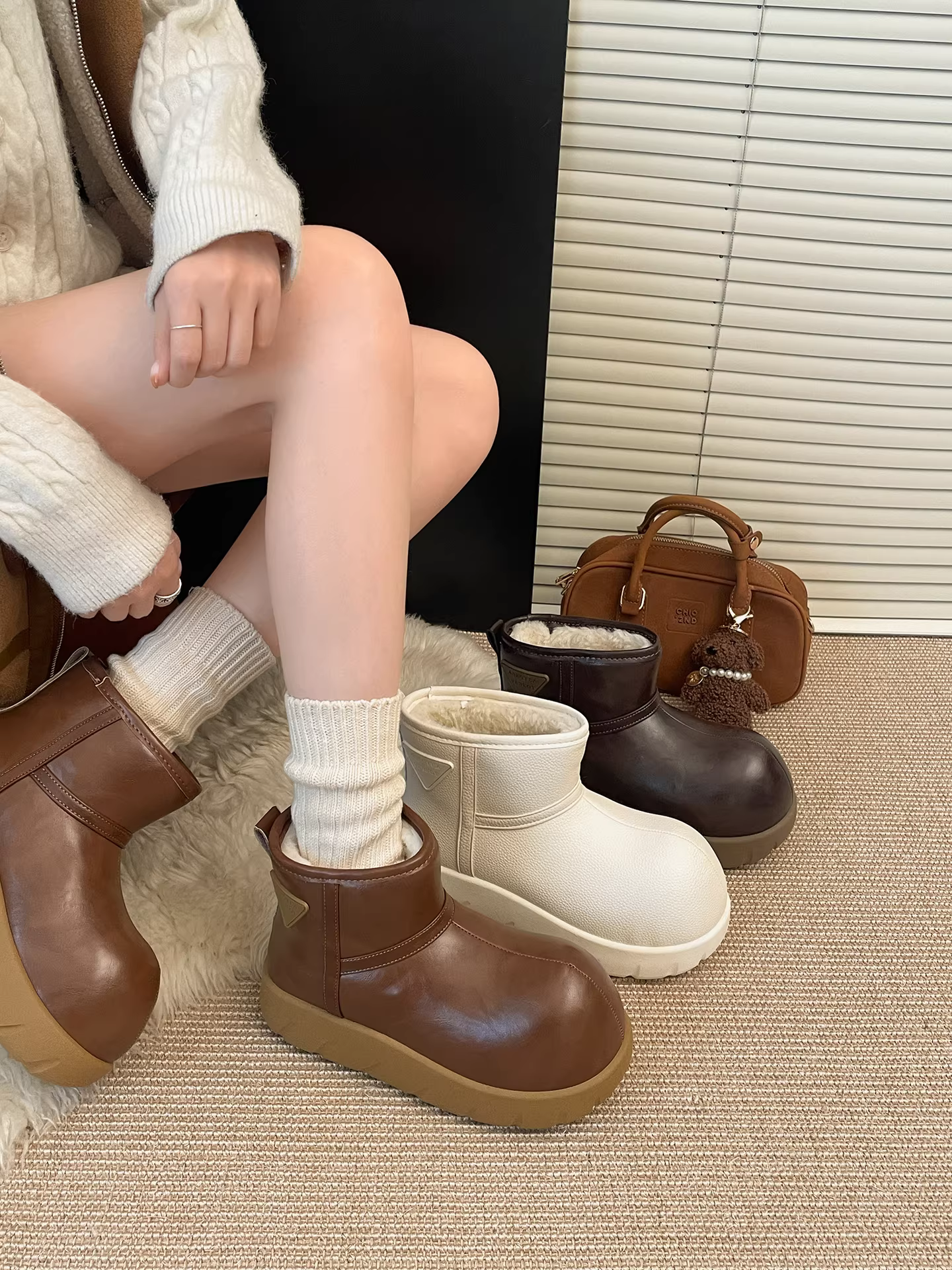 Giày bốt tuyết đế dày chống trơn màu trắng dành cho nữ, mùa đông 2025, lót lông cừu, dày dặn, giữ ấm