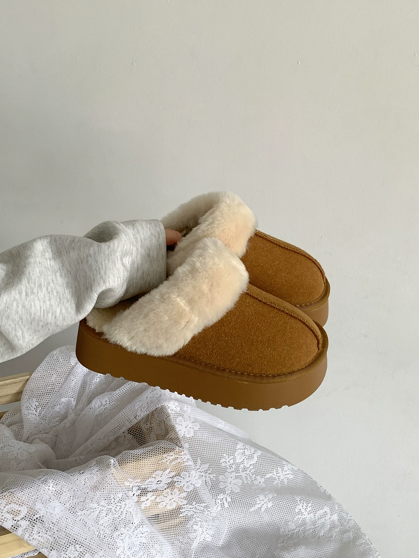 Giày bốt tuyết đế dày chống trơn kiểu cổ điển màu đen dành cho nữ, mùa đông 2025, kiểu mới, tăng chiều cao, lót lông cừu, dày dặn, ấm áp