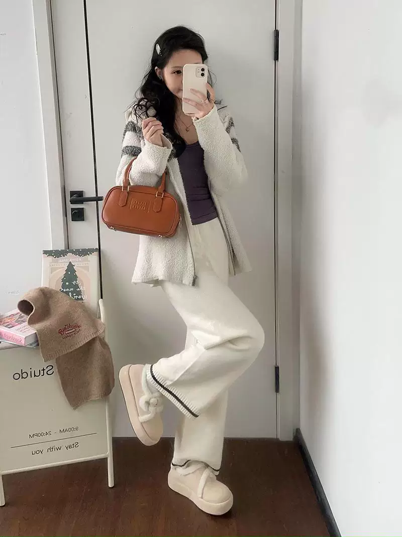 Giày bốt đi tuyết đế dày màu trắng ấm áp dành cho nữ, kiểu dáng mùa đông mới 2025, tăng chiều cao, lót lông cừu, dày dặn, giày cotton kiểu Birkenstock lông xù.