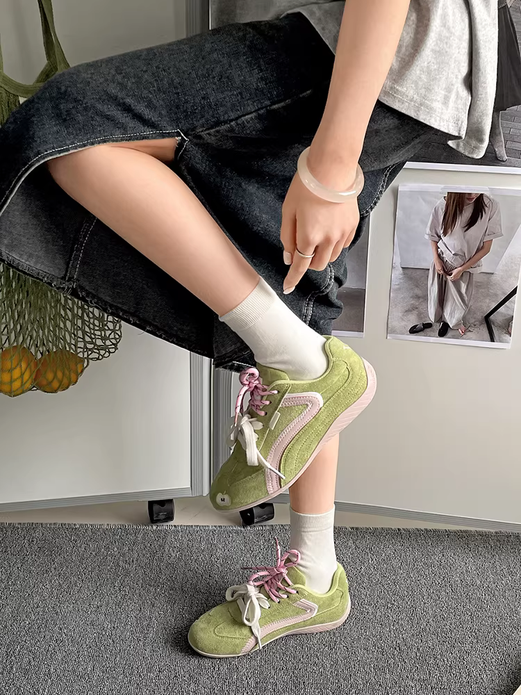 Giày thể thao Đức đế dày cổ điển màu đỏ dành cho nữ, mẫu mới thu đông 2025, đa năng, phong cách thường ngày.