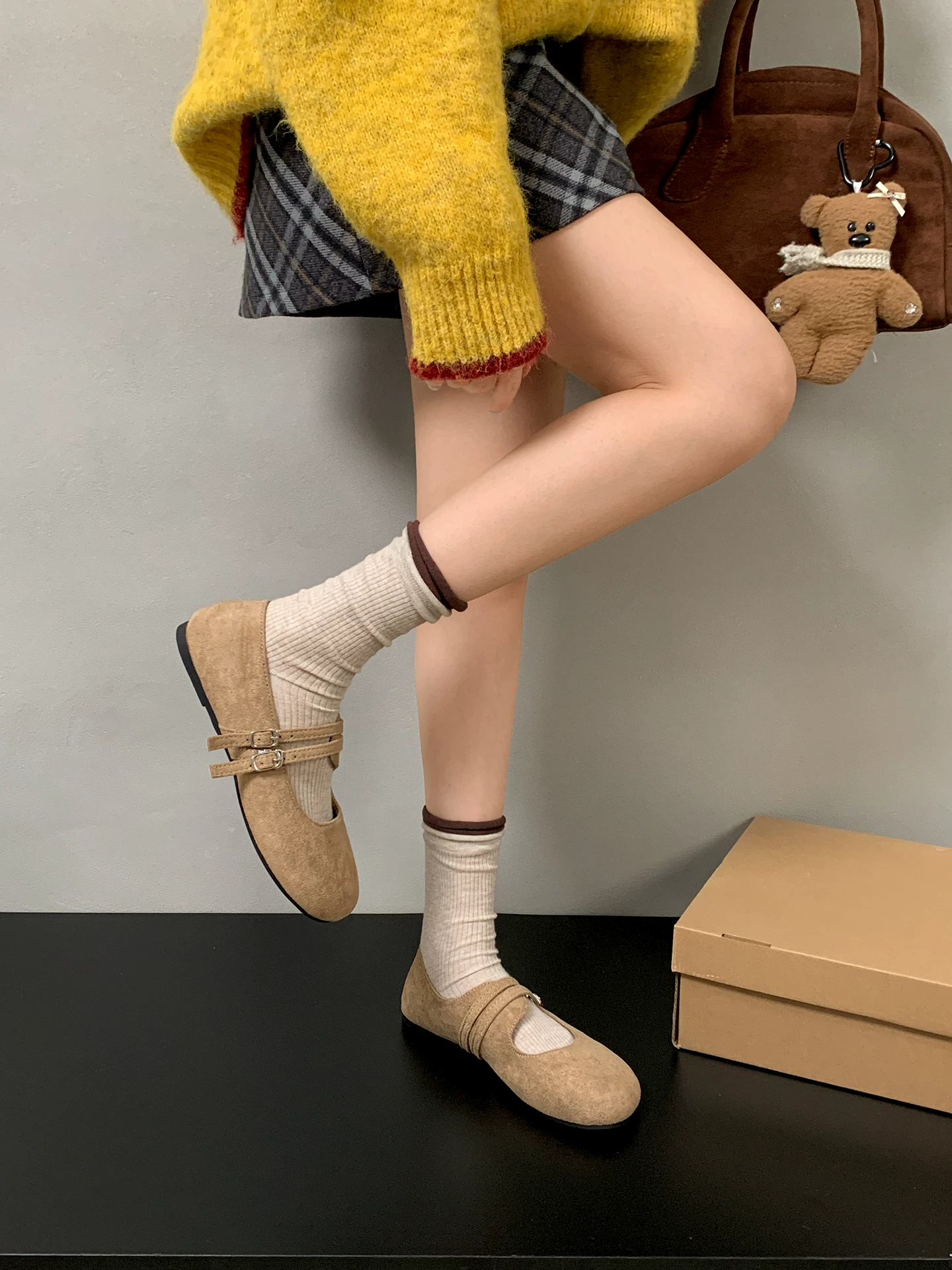 Giày nữ kiểu Birkenstock đế bằng, màu đen cổ điển, mẫu thu mới 2025, thích hợp phối cùng chân váy, kiểu giày Mary Jane.