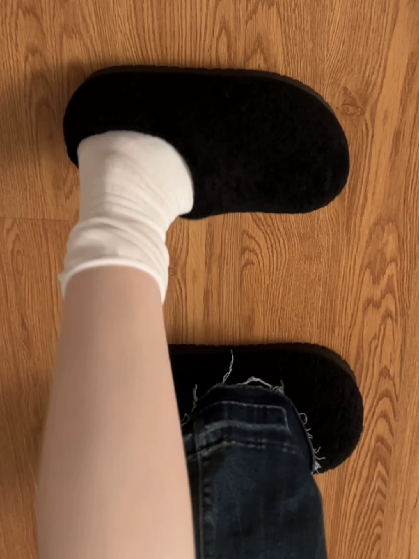 Dép bông đế dày phong cách retro màu đen dành cho nữ, mặc ngoài trời mùa đông, kiểu mới 2025, ấm áp, chống trơn trượt, dép bông tăng chiều cao.