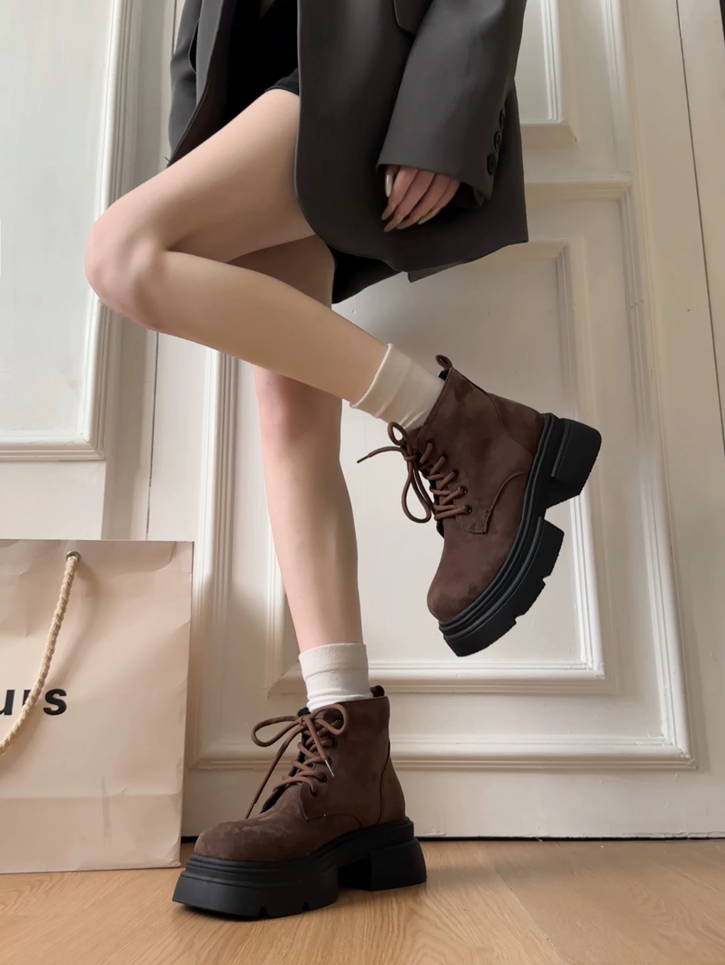 Giày bốt Martin đế dày phong cách Anh cổ điển dành cho nữ, mẫu mới thu đông 2025, kiểu ngắn, dành cho người nhỏ nhắn, giúp tăng chiều cao và trông thon gọn hơn