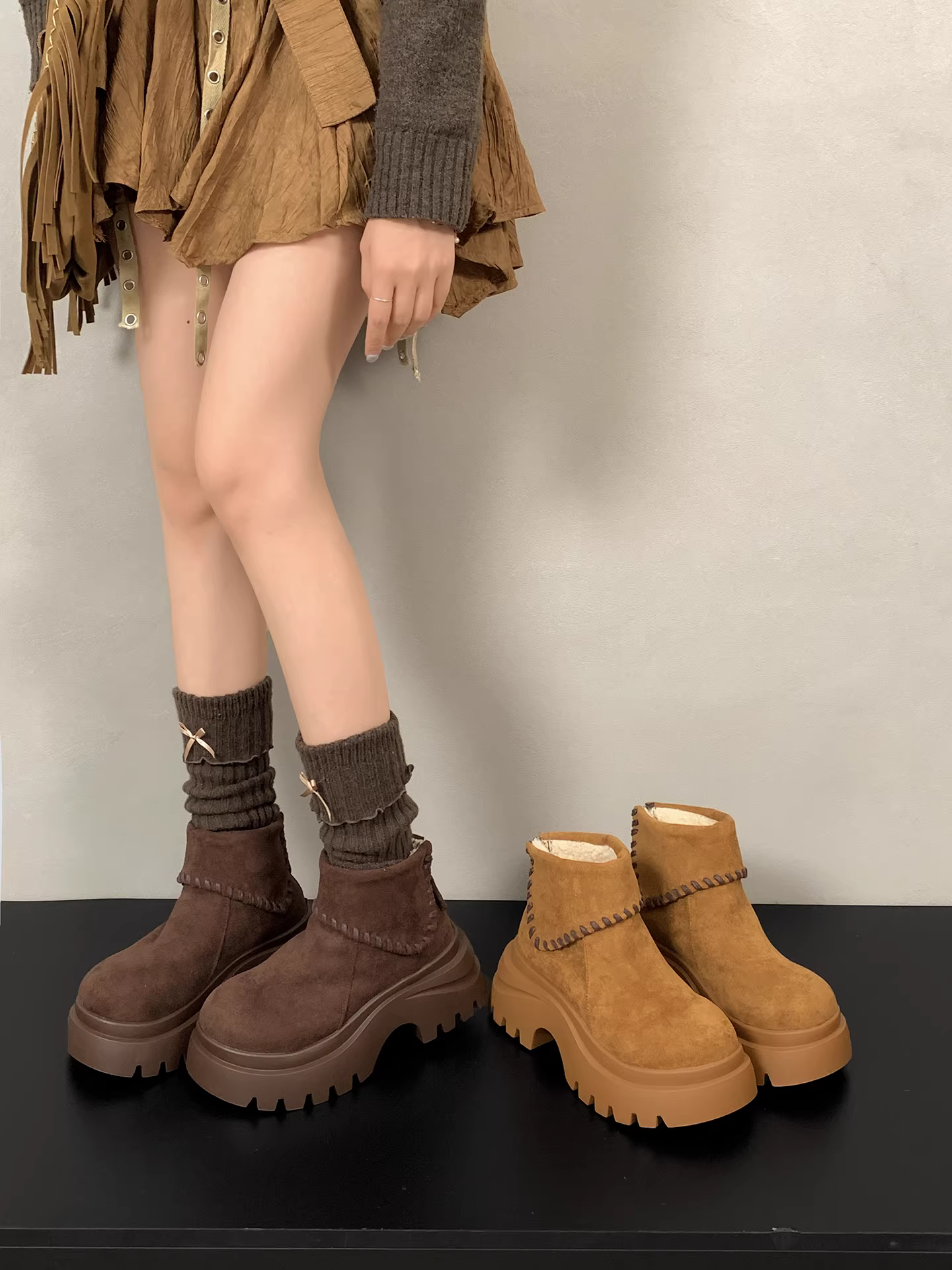 Giày bốt nữ đế dày lót lông giữ ấm kiểu retro Maillard, tăng chiều cao, mùa đông 2025, kiểu Birkenstock ngắn