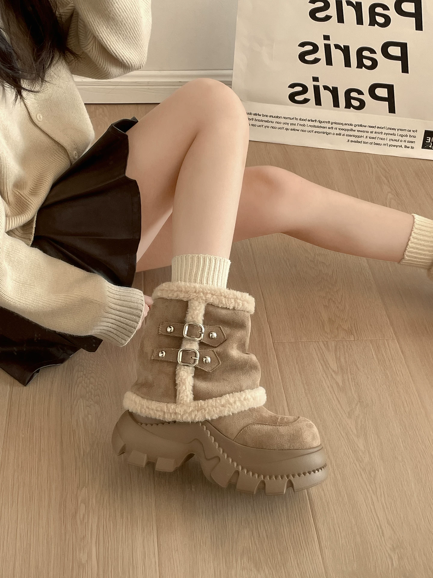 Giày bốt đi tuyết đế dày chống trượt lót lông cừu ấm áp dành cho nữ, trang phục mùa đông mới 2025, giày cotton ấm tăng chiều cao dành cho phụ nữ nhỏ nhắn.