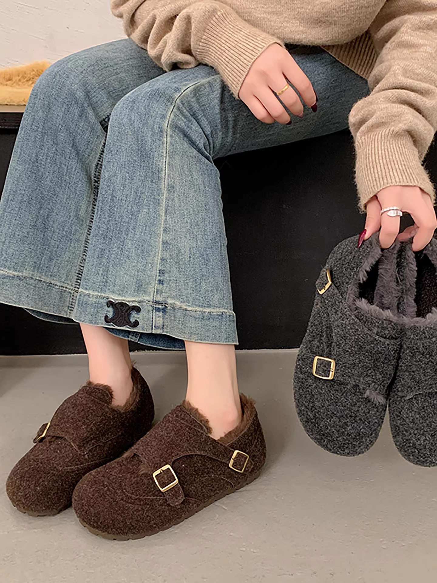 Giày bông giữ ấm đế dày chống trơn tăng chiều cao kiểu retro dành cho nữ, mẫu mới mùa đông 2025, lót lông cừu, kiểu Birkenstock