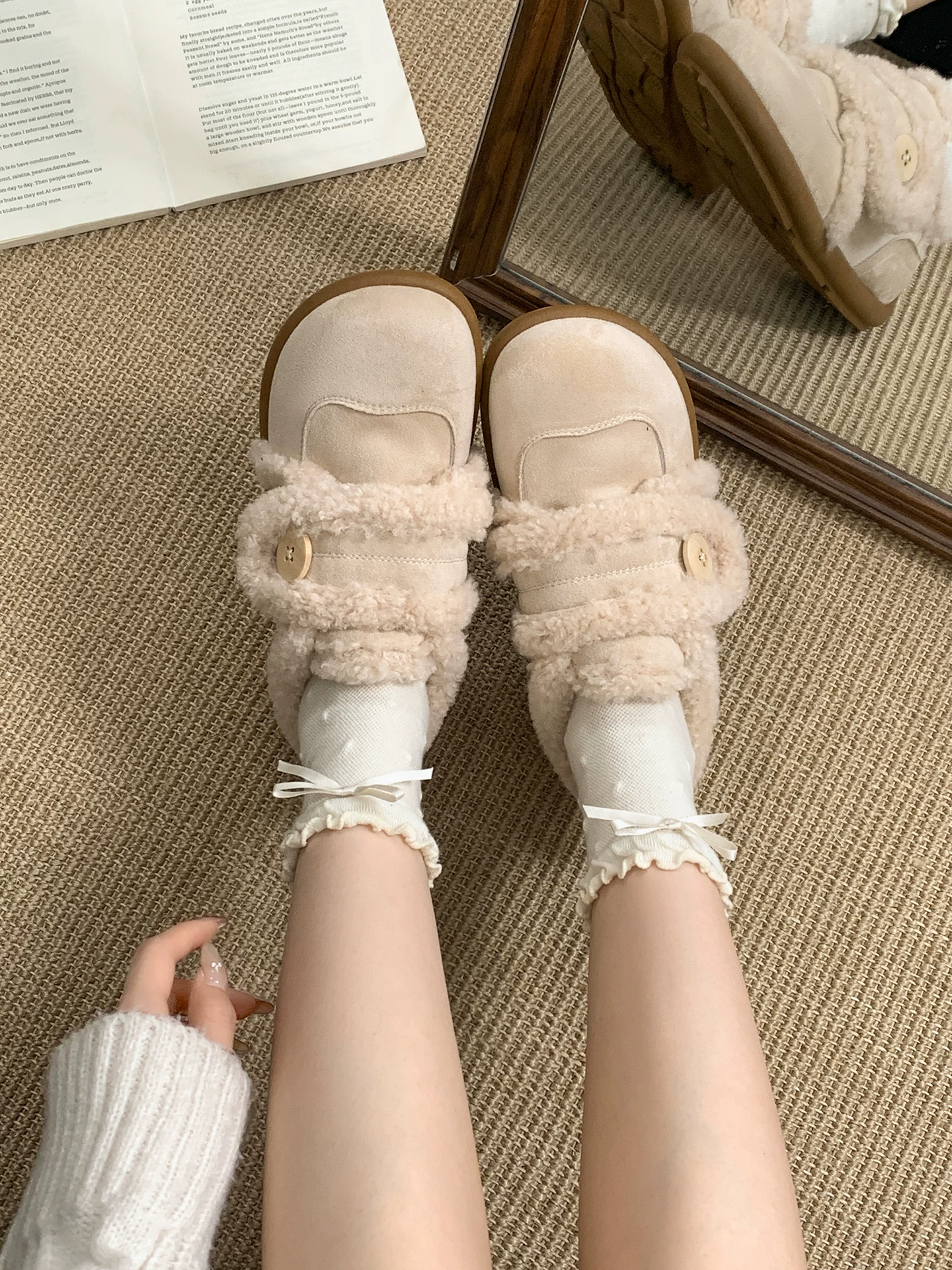 Giày bông tuyết đế dày chống trượt, lót lông cừu phong cách Đông Bắc dành cho nữ, mặc ngoài trời mùa đông, mẫu mới 2025, giày Birkenstock đế mềm tăng chiều cao.