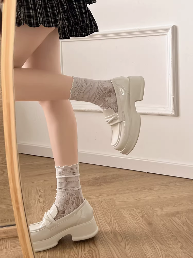 Giày da đế dày phong cách retro Anh quốc màu đen dành cho nữ, mẫu mới thu 2025, đa năng, tăng chiều cao, dễ phối với chân váy