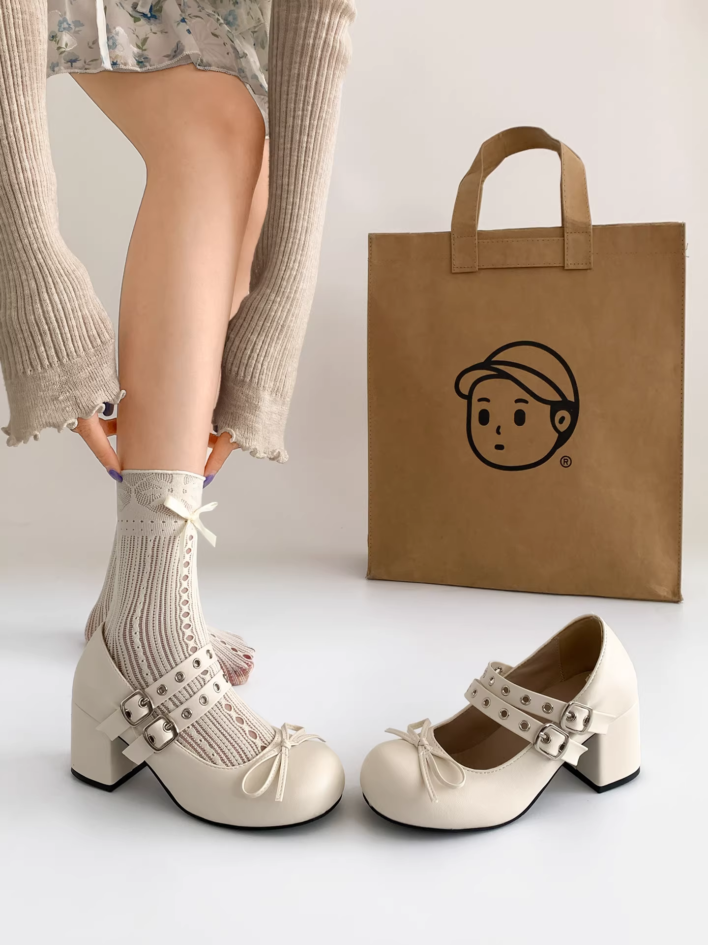 Giày cao gót chunky kiểu Pháp cổ điển màu trắng dành cho nữ, kiểu dáng thu mới 2025, phù hợp phối với chân váy, giày Mary Jane.