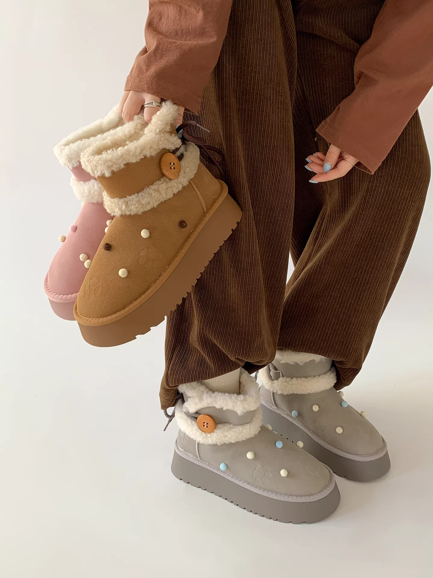 Giày bốt tuyết đế dày ấm áp và dễ thương dành cho nữ, mẫu mới thu đông 2025, giày bông lót lông cừu và dày dặn kiểu Đông Bắc.