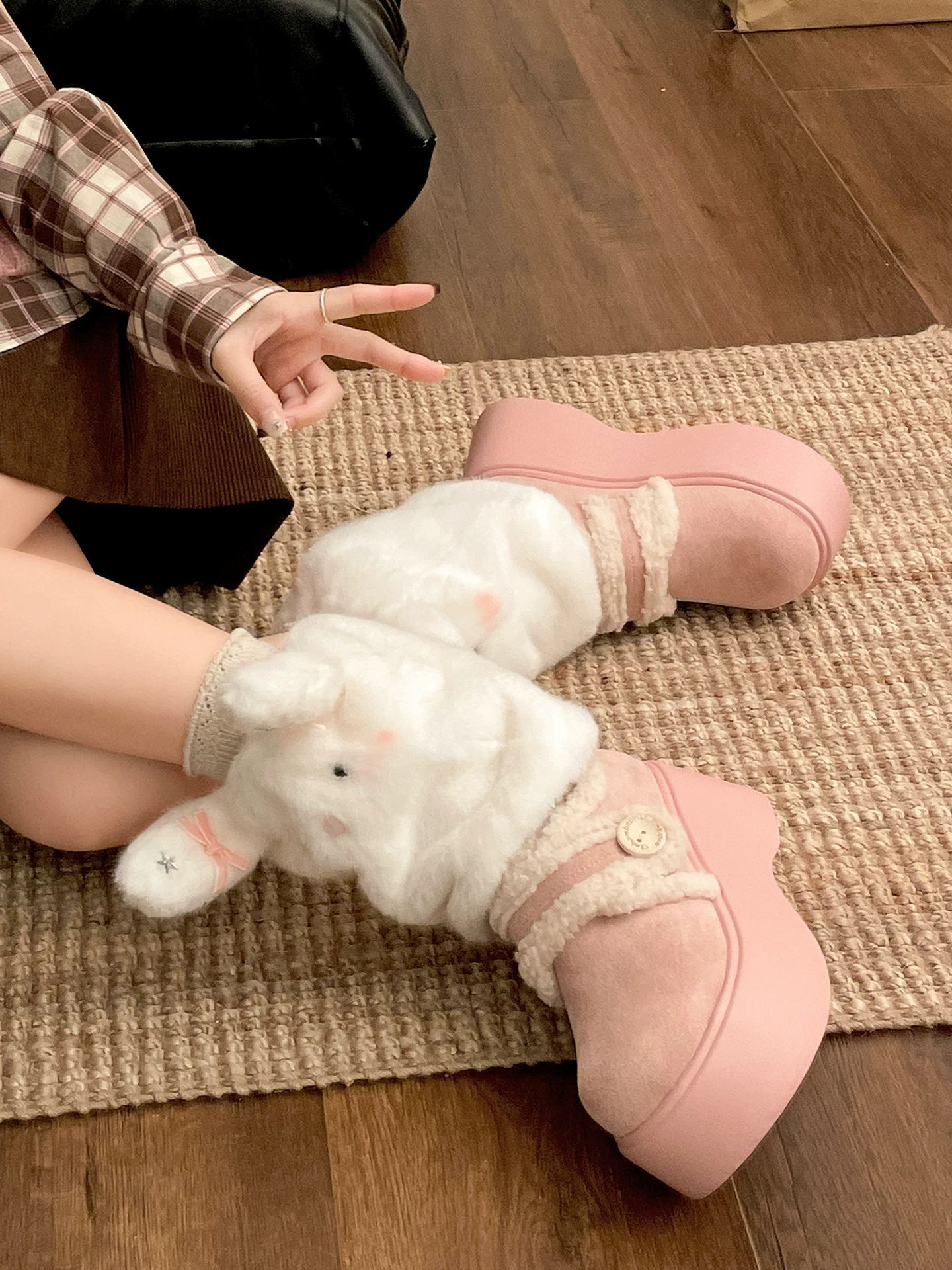 Giày bông đế xuồng cổ điển màu nâu dày lót lông cừu dành cho nữ, kiểu mới mùa đông 2025, giữ ấm khi đi ngoài trời, giày Birkenstock lông mềm.