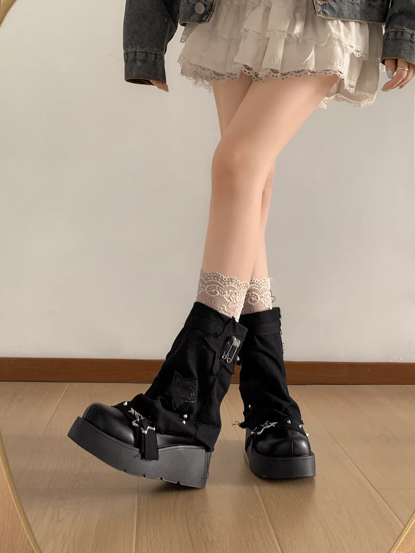 Giày bốt Martin đế dày tăng chiều cao kiểu retro đen dành cho nữ, mẫu mới thu đông 2025, đế mềm, kiểu dáng ôm chân.