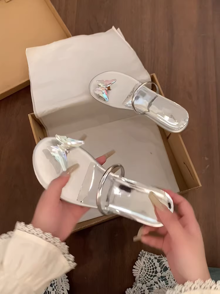 Dép đế xuồng chống trơn kiểu tiên nữ phổ biến dành cho nữ, đi ngoài trời mùa hè, dép sandal kiểu Pháp đa năng mới năm 2025.