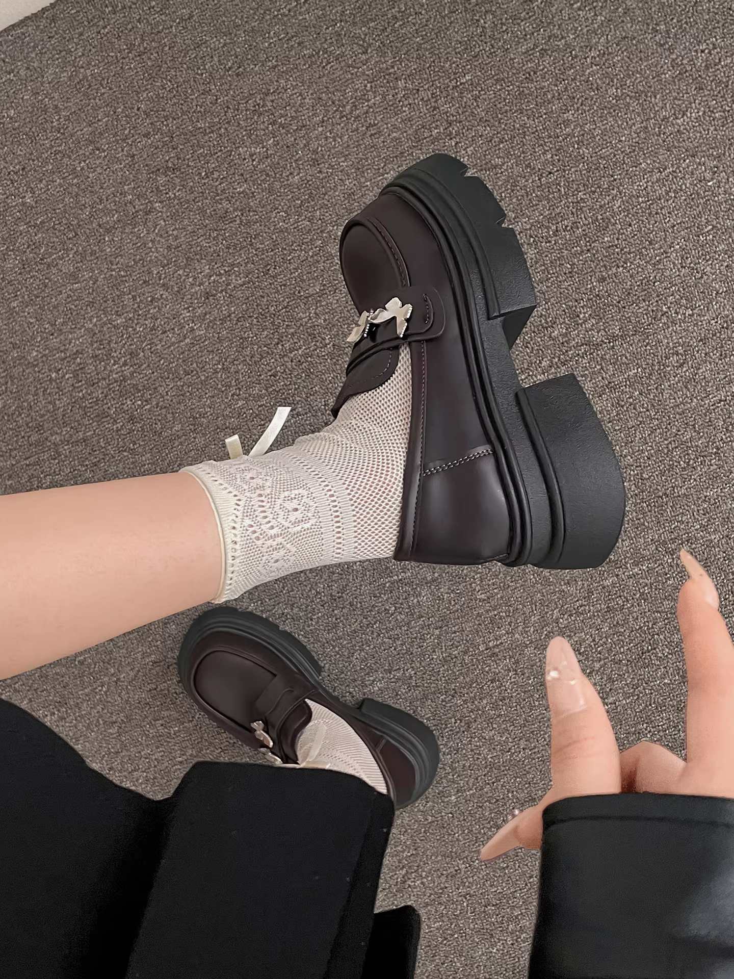 Giày da nữ đế dày tăng chiều cao kiểu retro đen, size nhỏ, mùa thu mới 2025, phong cách Anh, dễ phối chân váy