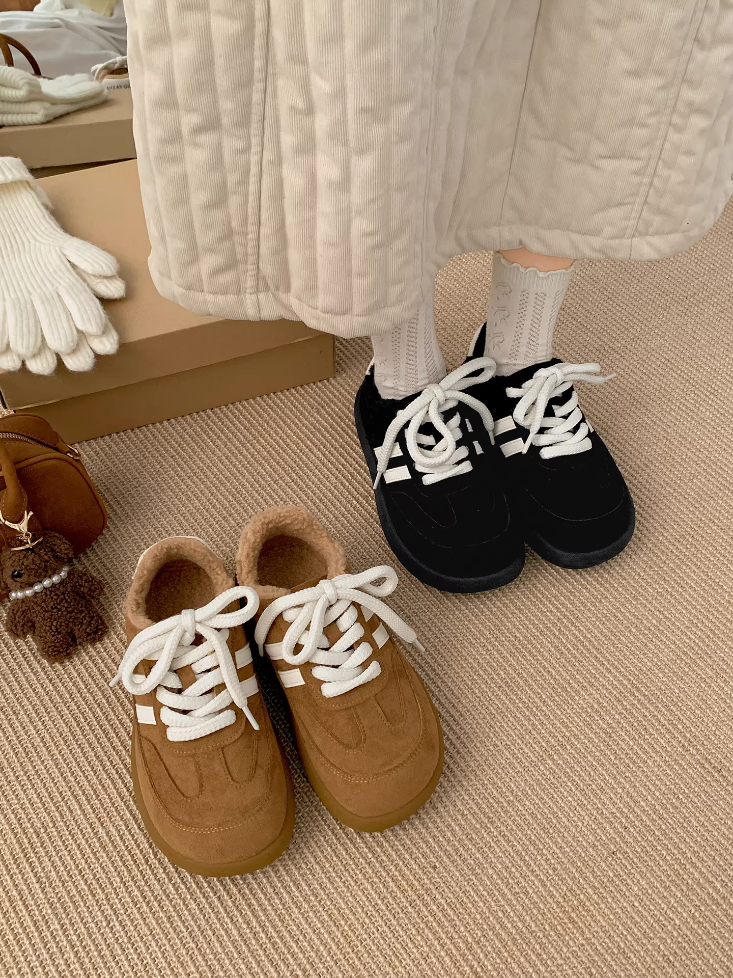 Giày bốt đi tuyết mùa đông ấm áp, lót lông cừu, đế dày, kiểu cổ điển dành cho nữ, mẫu mới 2025, tăng chiều cao, giày tập Đức đế mềm.