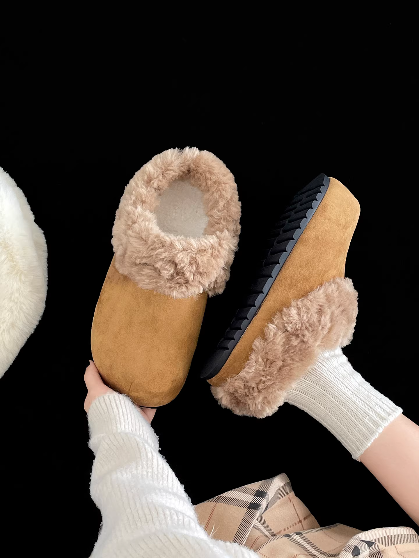 Giày dép lông dày đế dày kiểu Nanzai retro dành cho nữ, thích hợp để mang ngoài trời, giày bông phong cách Birkenstock mới mùa thu đông 2025.