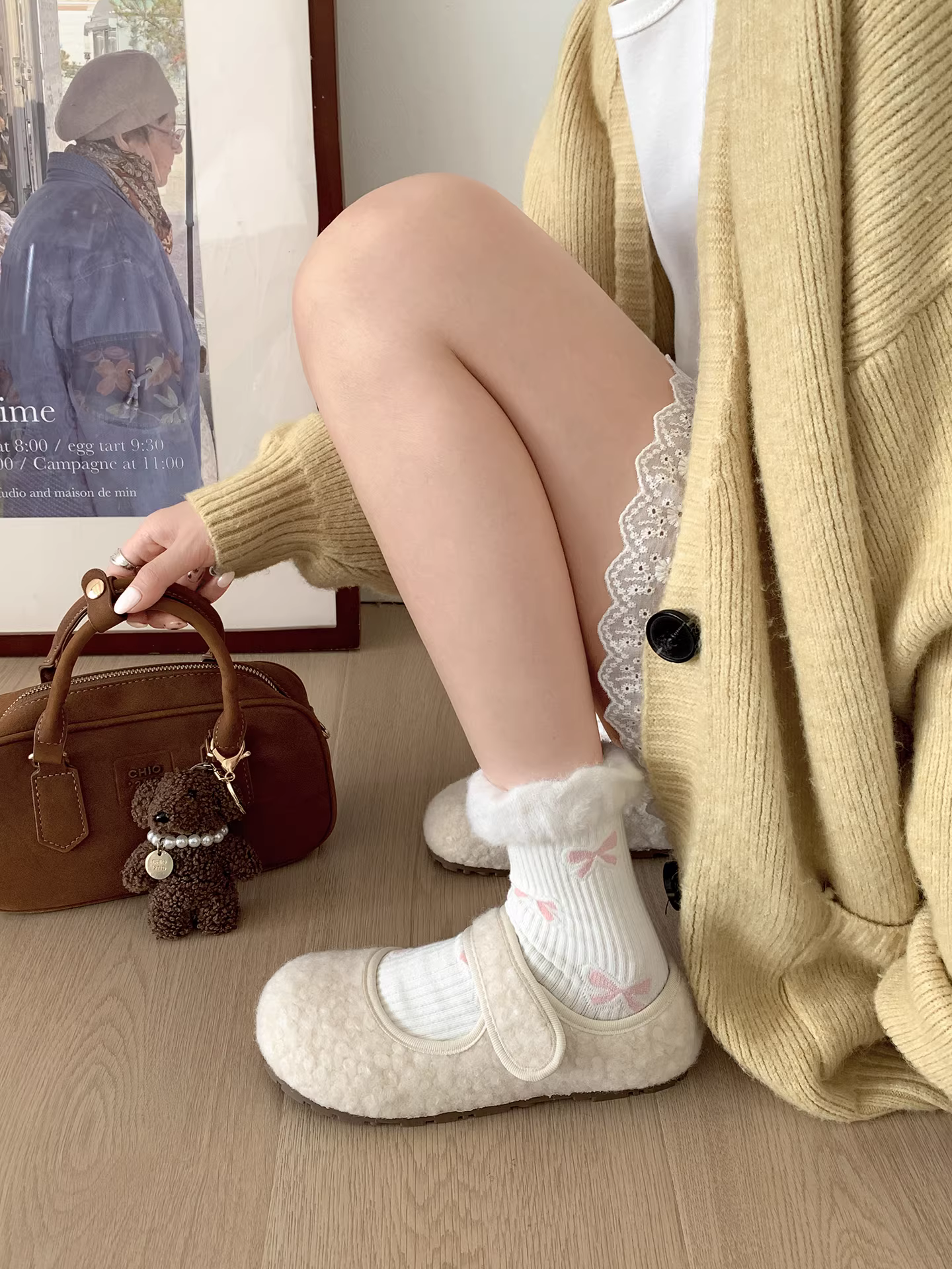 Giày lông dày đế cao cổ điển màu trắng dành cho nữ mùa đông 2025 mới, giữ ấm, đi ngoài trời, chống trơn, chất liệu cotton Đông Bắc