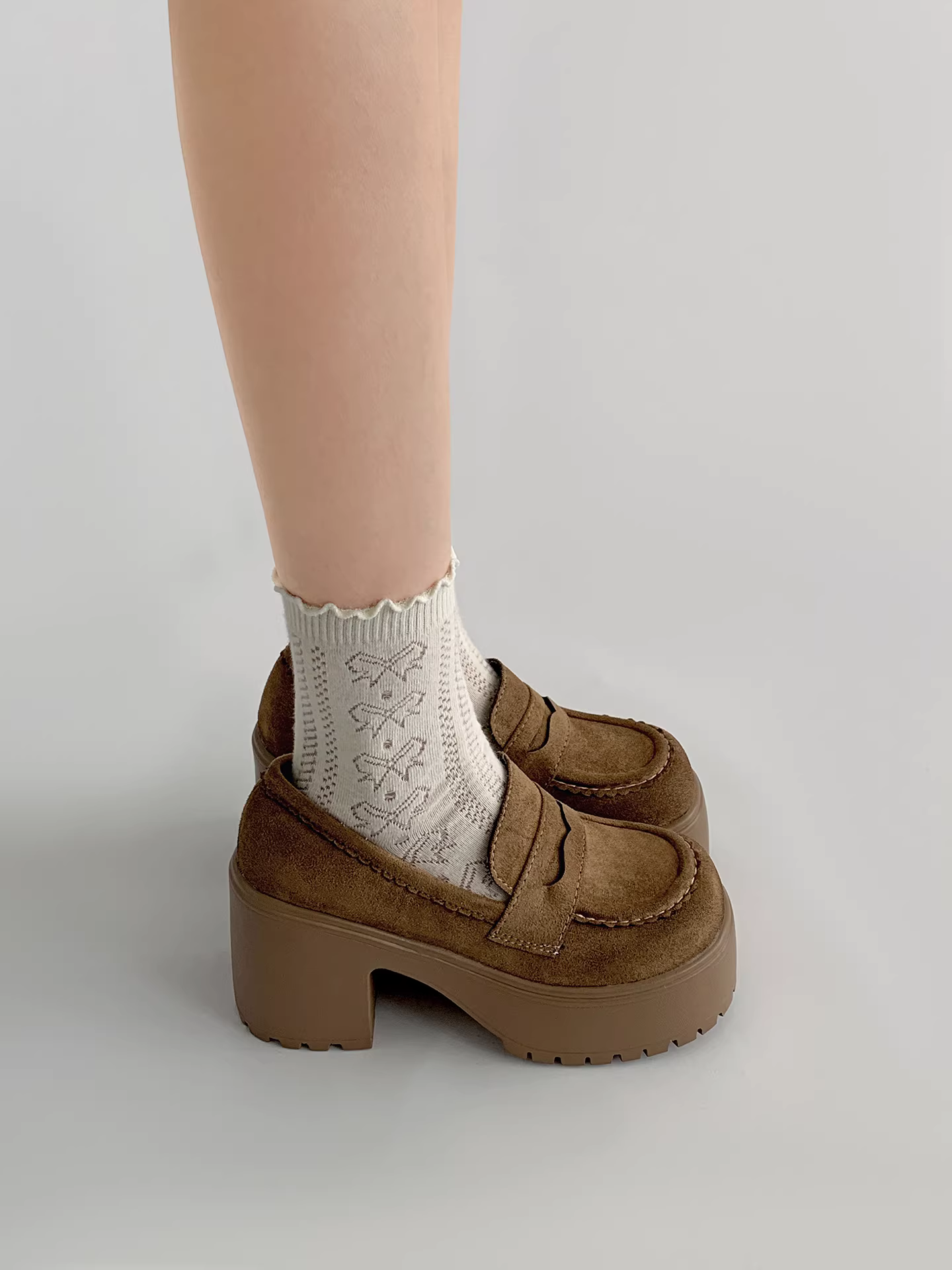 Giày lười cao gót đế xuồng nhỏ gọn, kiểu retro, tăng chiều cao dành cho nữ, mẫu mới thu đông 2025, đa năng, đế mềm.