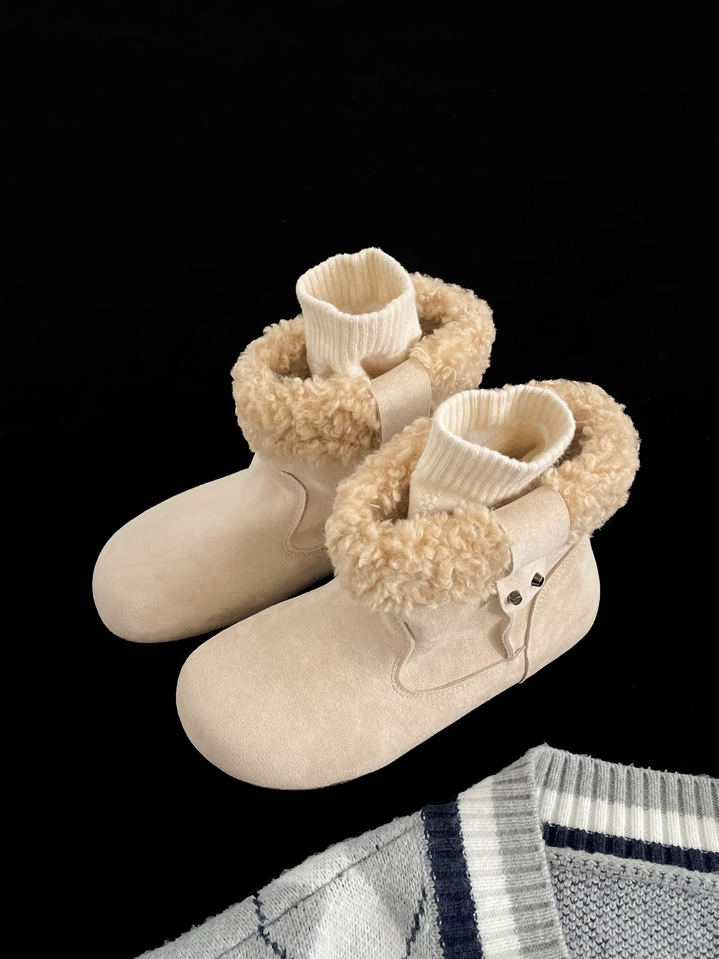 Giày bốt nữ mùa đông 2025 đế dày lót lông giữ ấm kiểu Birkenstock, chất liệu cotton, tăng chiều cao, màu nâu cổ điển