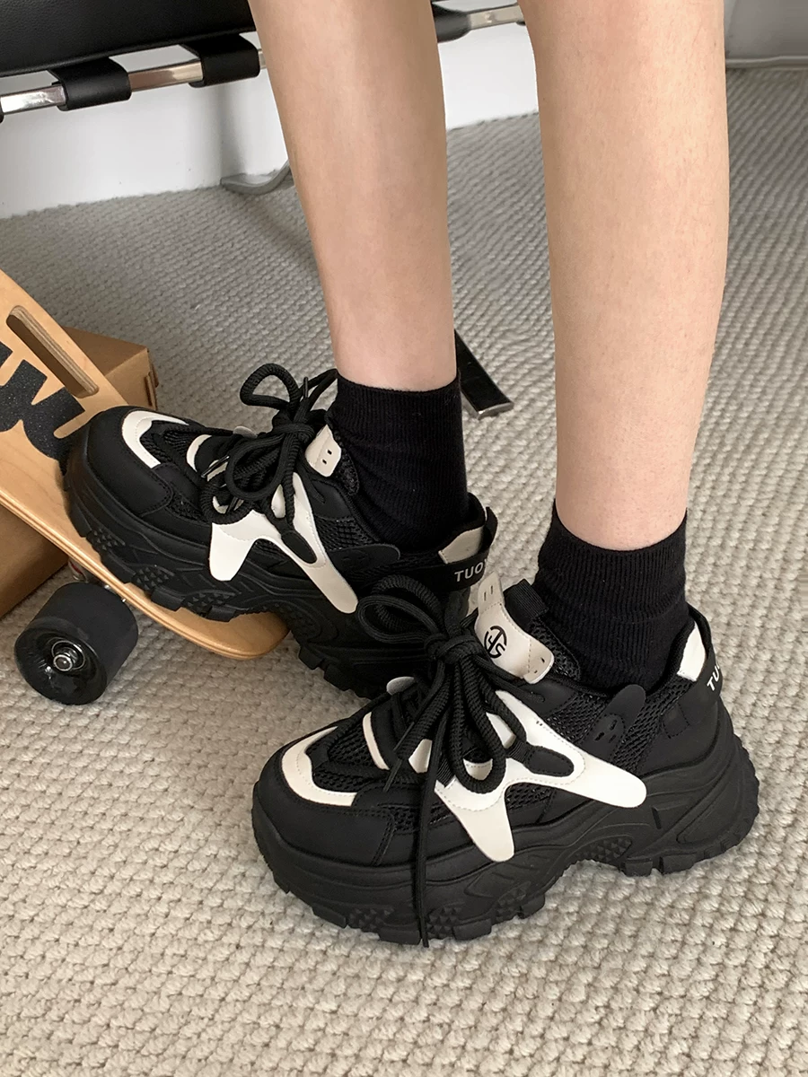 Giày thể thao đế dày phong cách Hồng Kông đa năng dành cho nữ, mẫu thu đông 2025 mới, giày thể thao retro dành cho học sinh.