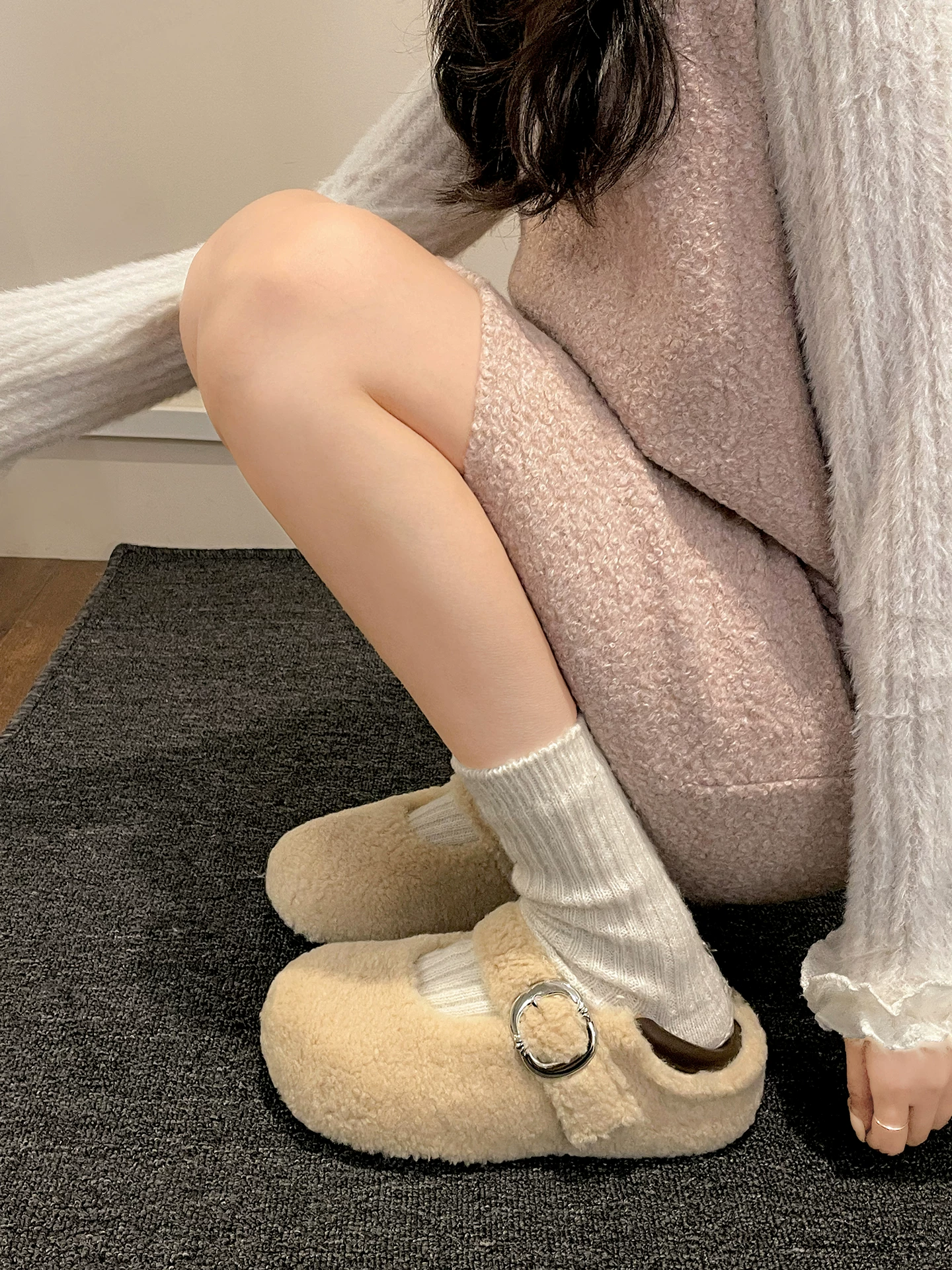 Giày lông cừu dày dặn, lót lông ấm áp, đế dày, dành cho nữ, thích hợp đi ngoài trời, mẫu mới mùa đông 2025, size nhỏ, chống trơn trượt, kiểu Birkenstock