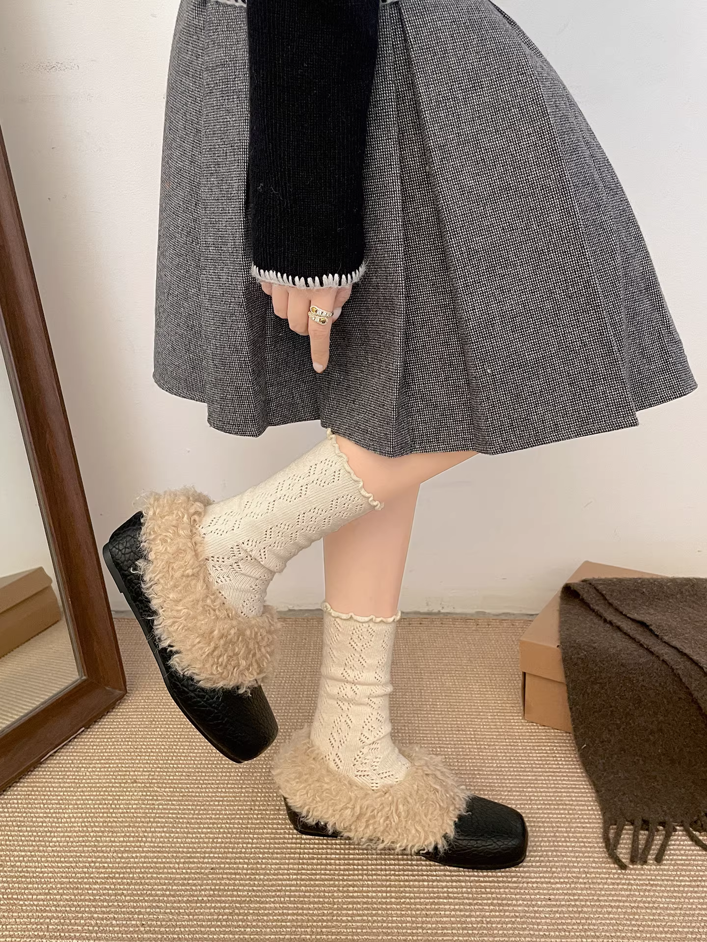 Giày da đế dày kiểu retro màu nâu dành cho nữ, mẫu mới 2025, giày lông giữ ấm tăng chiều cao mùa đông.